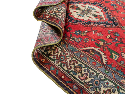 Feiner, handgeknüpfter, persischer Hosseinabad/Hamedan Dorfteppich aus Wolle von Khademi. Farbe: Rot. 339 x 113 cm. Vertrieb durch JUPITER Intl.