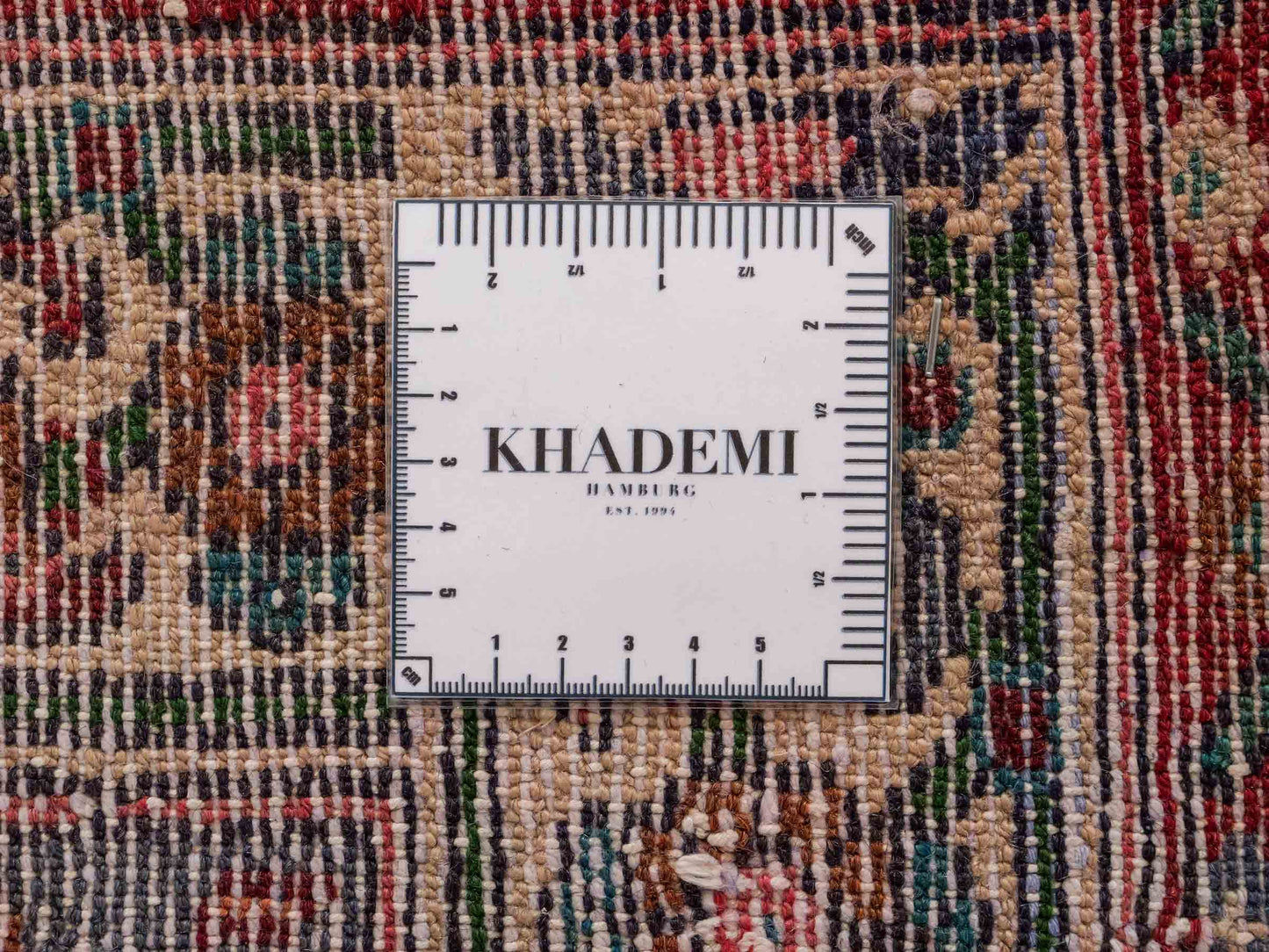 Feiner, handgeknüpfter, persischer Hosseinabad/Hamedan Dorfteppich aus Wolle von Khademi. Farbe: Rot. 339 x 113 cm. Vertrieb durch JUPITER Intl.