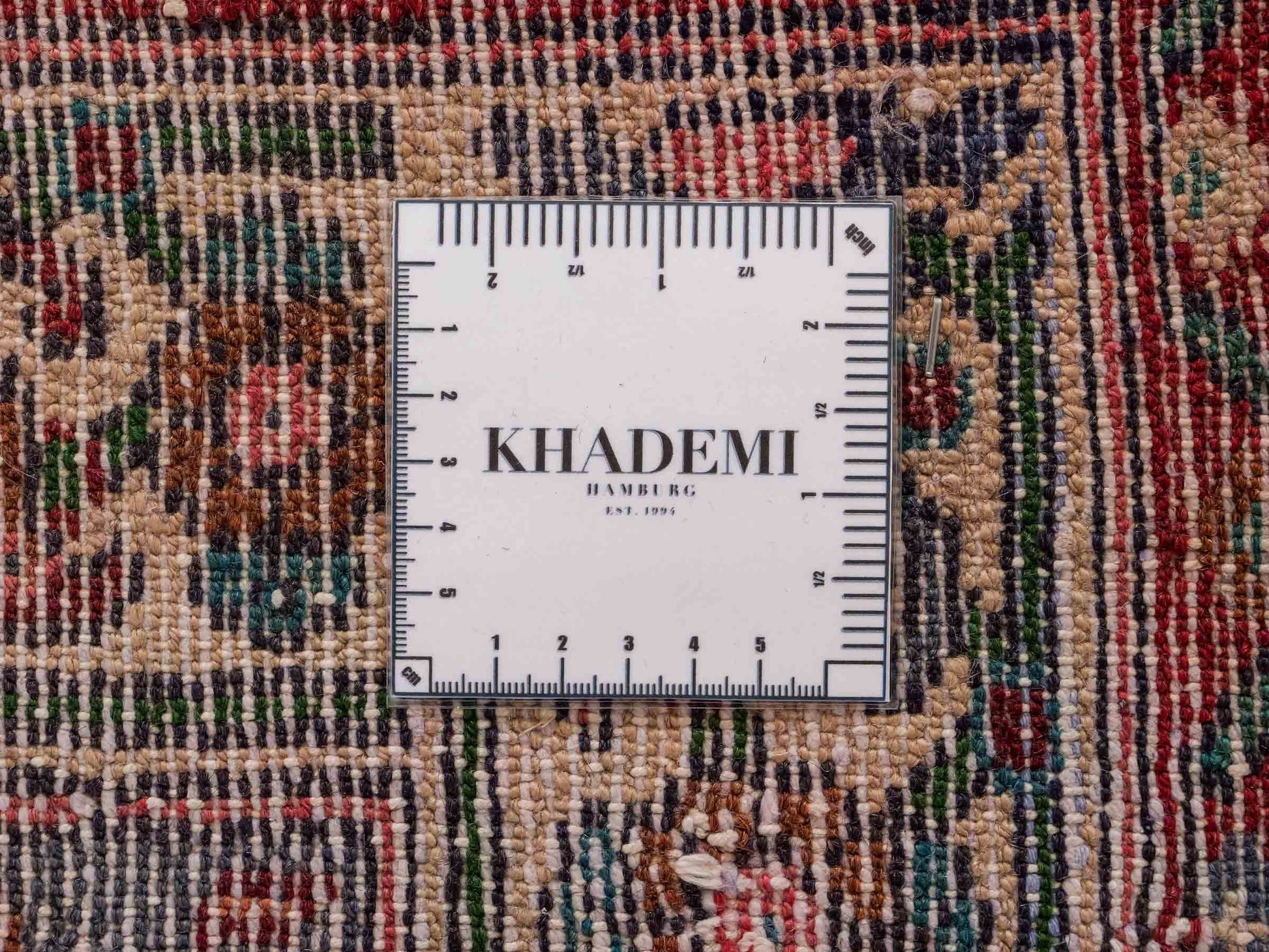 Feiner, handgeknüpfter, persischer Hosseinabad/Hamedan Dorfteppich aus Wolle von Khademi. Farbe: Rot. 339 x 113 cm. Vertrieb durch JUPITER Intl.