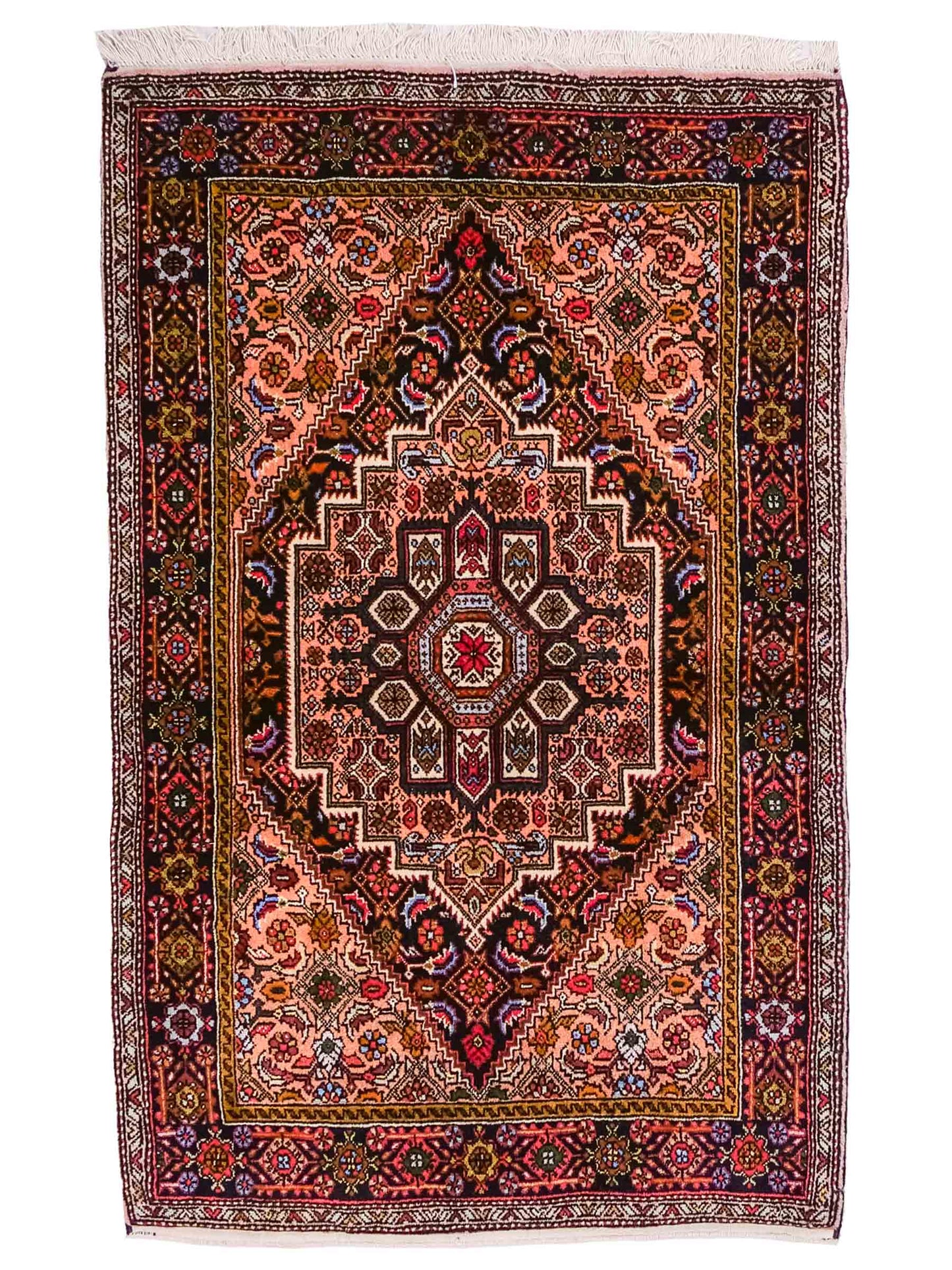 Handgeknüpfter Gholtogh Dorfteppich von Khademi aus Wolle, beige. Feiner, kurdischer Nomadenteppich mit geometrischem Medaillon. Orientteppich, von Hand geknüpft in Iran. Größe: 130 cm x 80 cm. Teppichnummer: SB3-1008 | Jupiter Intl.