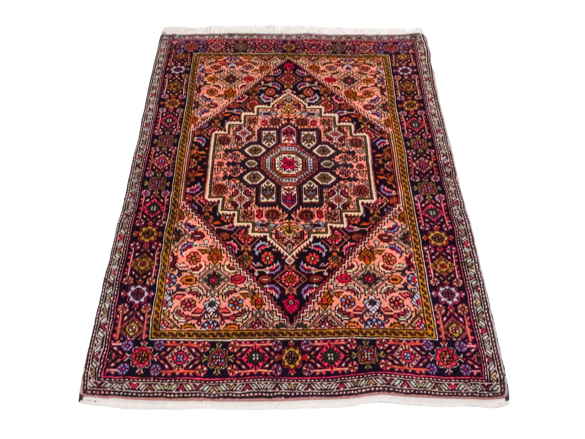 Handgeknüpfter Gholtogh Dorfteppich von Khademi aus Wolle, beige. Feiner, kurdischer Nomadenteppich mit geometrischem Medaillon. Orientteppich, von Hand geknüpft in Iran. Größe: 130 cm x 80 cm. Teppichnummer: SB3-1008 | Jupiter Intl.