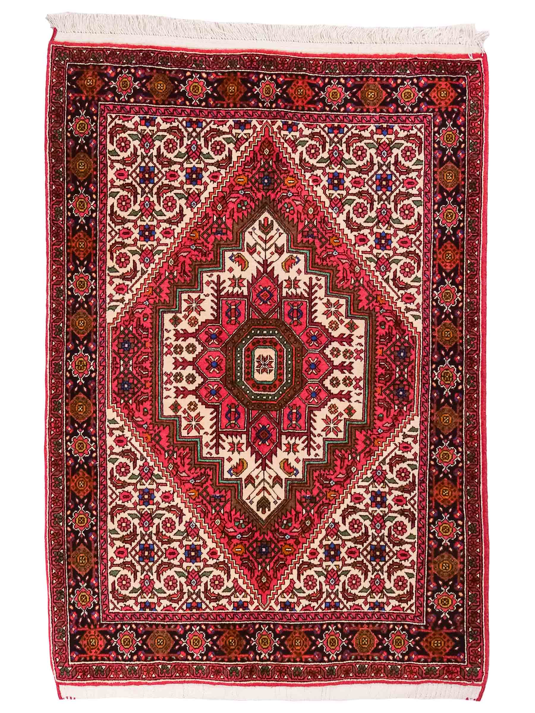Handgeknüpfter Gholtogh Dorfteppich von Khademi aus Wolle, rot, creme. Feiner, kurdischer Nomadenteppich mit geometrischem Medaillon. Orientteppich, von Hand geknüpft in Iran. Größe: 145 cm x 100 cm. Teppichnummer: SB3-1156 | Jupiter Intl.