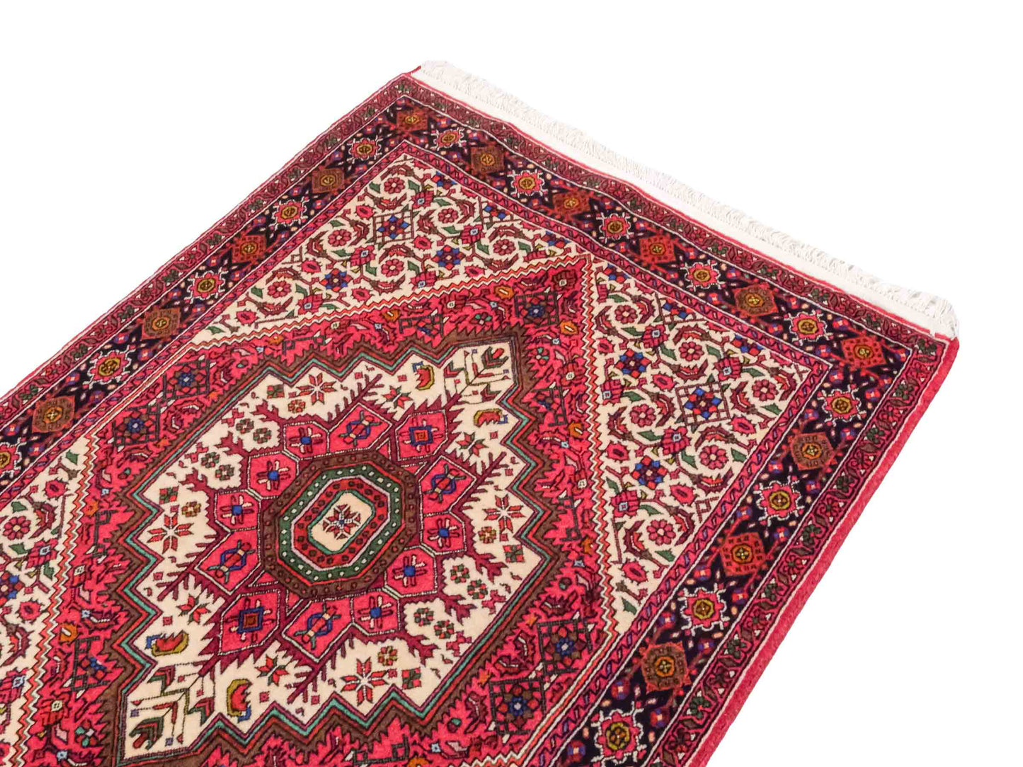 Handgeknüpfter Gholtogh Dorfteppich von Khademi aus Wolle, rot, creme. Feiner, kurdischer Nomadenteppich mit geometrischem Medaillon. Orientteppich, von Hand geknüpft in Iran. Größe: 145 cm x 100 cm. Teppichnummer: SB3-1156 | Jupiter Intl.