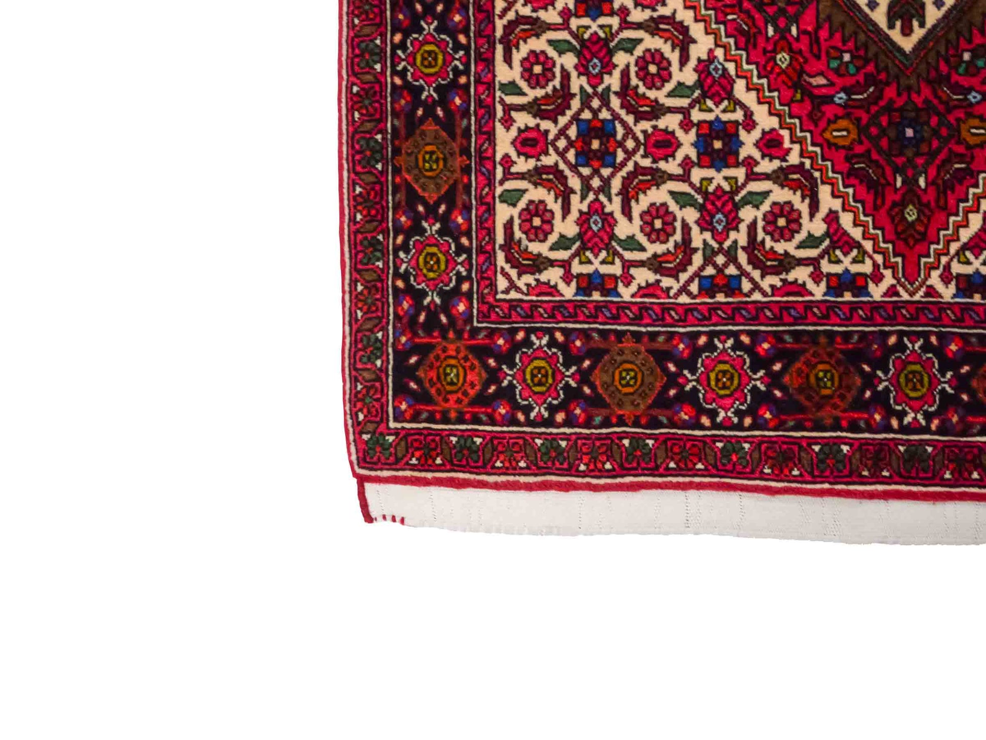 Handgeknüpfter Gholtogh Dorfteppich von Khademi aus Wolle, rot, creme. Feiner, kurdischer Nomadenteppich mit geometrischem Medaillon. Orientteppich, von Hand geknüpft in Iran. Größe: 145 cm x 100 cm. Teppichnummer: SB3-1156 | Jupiter Intl.