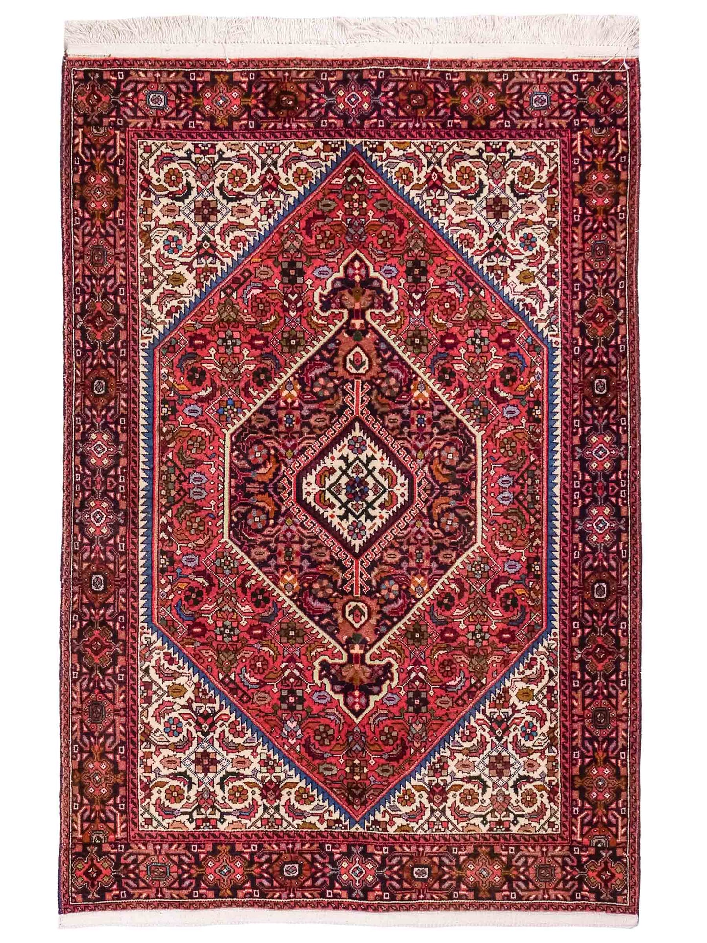 Handgeknüpfter Gholtogh Dorfteppich von Khademi aus Wolle, rot, creme. Feiner, kurdischer Nomadenteppich mit geometrischem Medaillon. Orientteppich, von Hand geknüpft in Iran. Größe: 147 cm x 101 cm. Teppichnummer: SB3-1157 | Jupiter Intl.