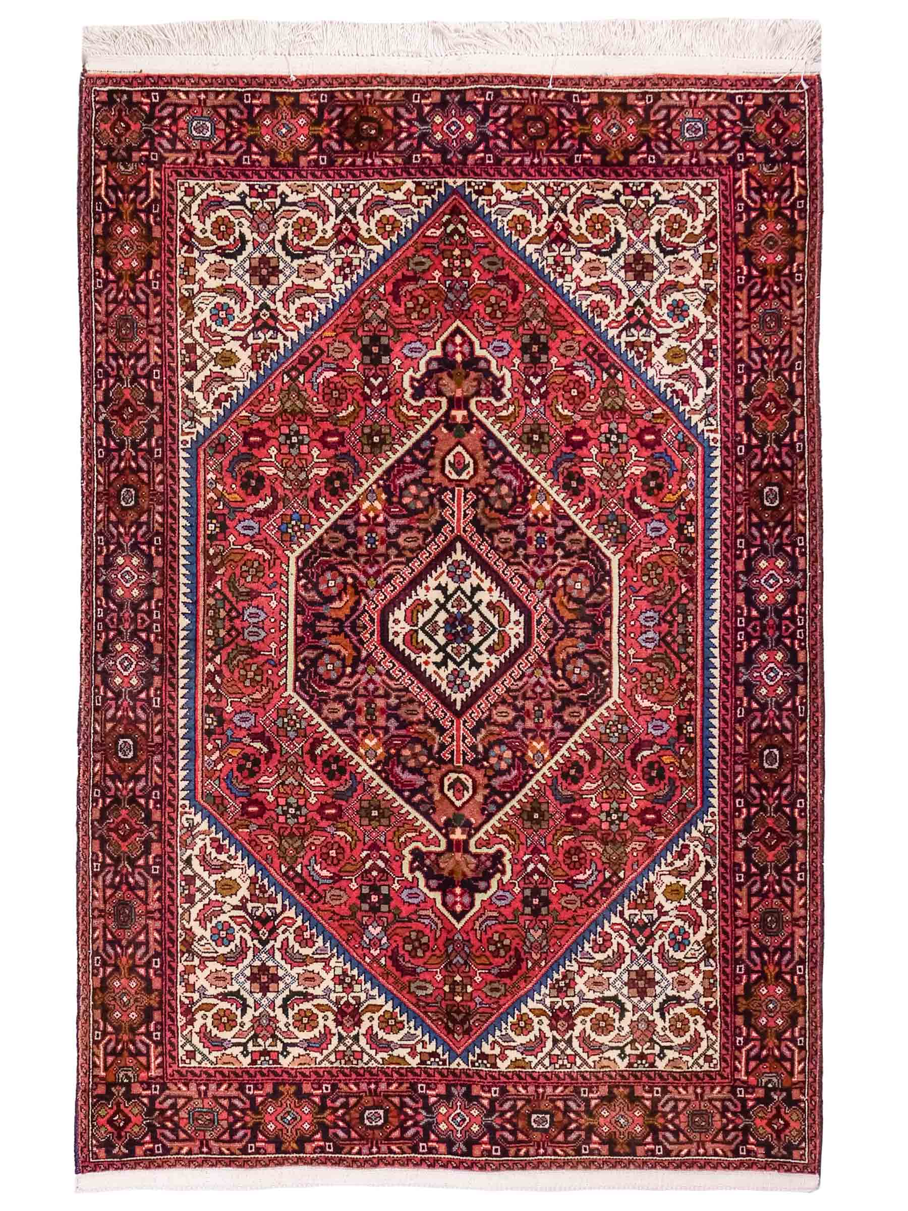 Handgeknüpfter Gholtogh Dorfteppich von Khademi aus Wolle, rot, creme. Feiner, kurdischer Nomadenteppich mit geometrischem Medaillon. Orientteppich, von Hand geknüpft in Iran. Größe: 147 cm x 101 cm. Teppichnummer: SB3-1157 | Jupiter Intl.