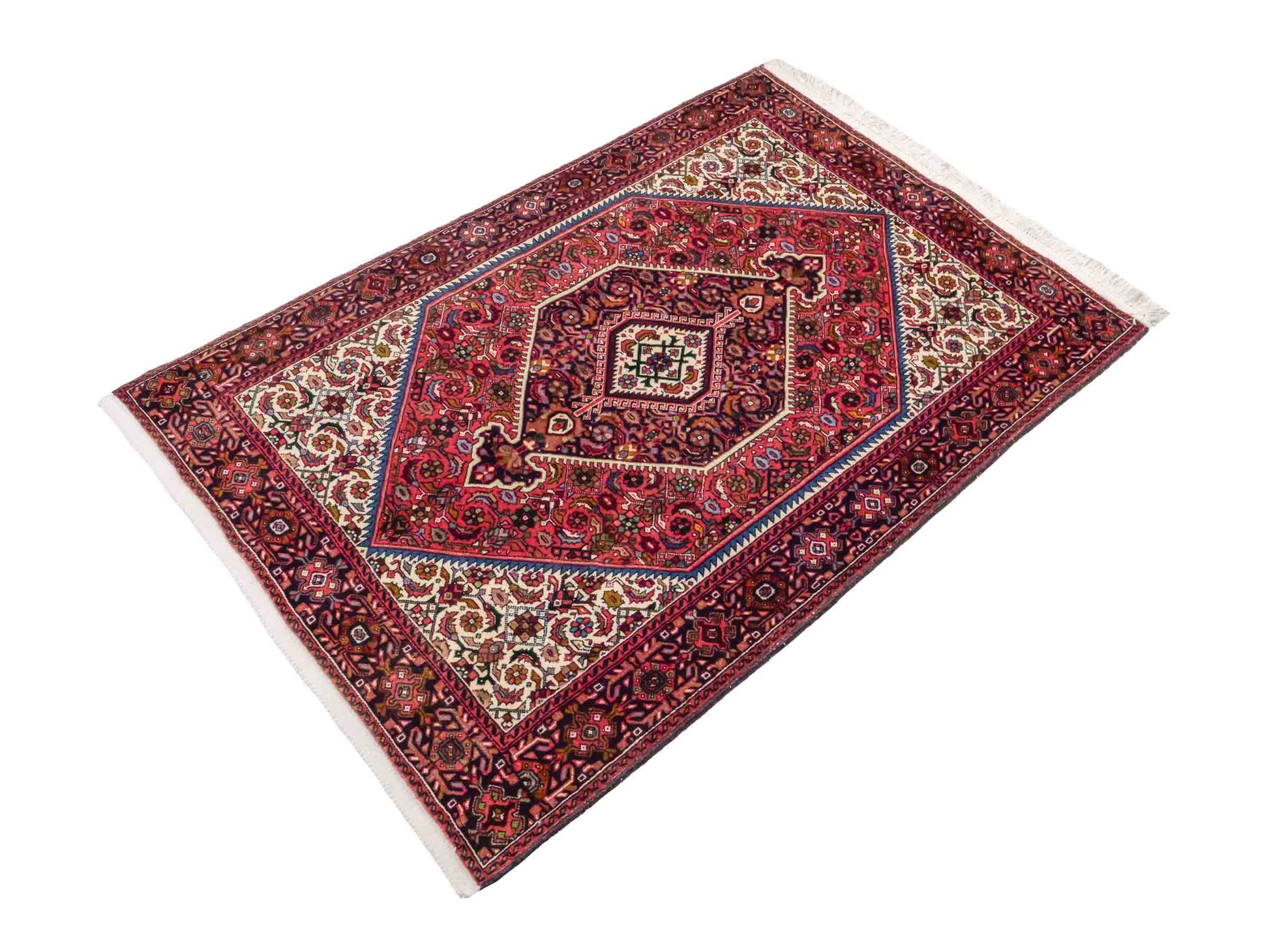 Handgeknüpfter Gholtogh Dorfteppich von Khademi aus Wolle, rot, creme. Feiner, kurdischer Nomadenteppich mit geometrischem Medaillon. Orientteppich, von Hand geknüpft in Iran. Größe: 147 cm x 101 cm. Teppichnummer: SB3-1157 | Jupiter Intl.