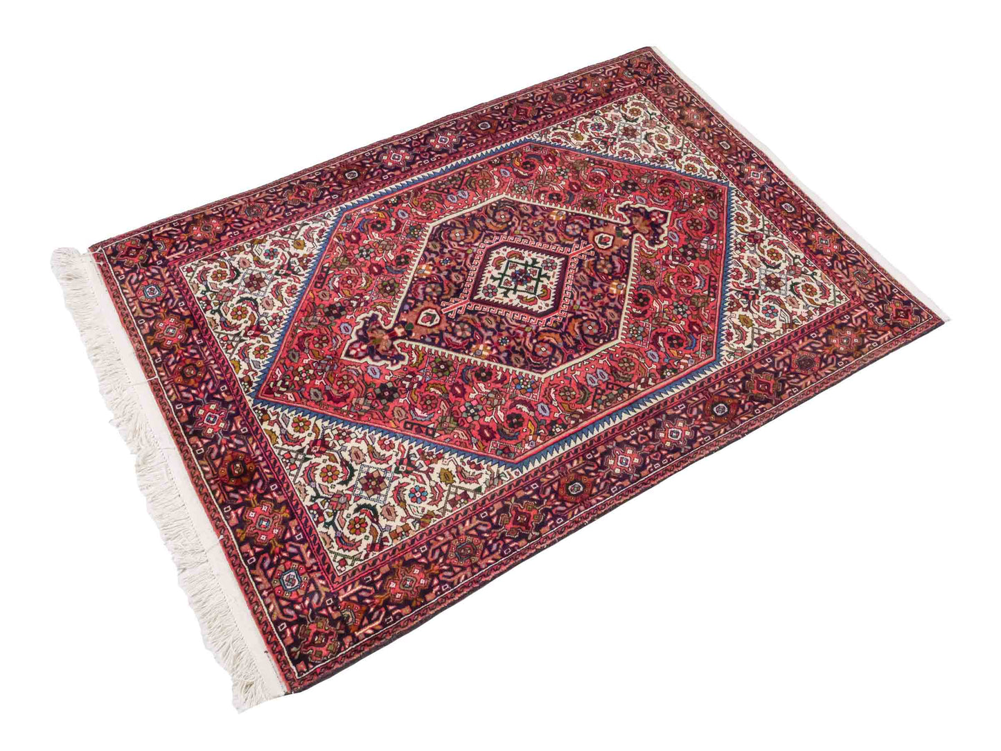 Handgeknüpfter Gholtogh Dorfteppich von Khademi aus Wolle, rot, creme. Feiner, kurdischer Nomadenteppich mit geometrischem Medaillon. Orientteppich, von Hand geknüpft in Iran. Größe: 147 cm x 101 cm. Teppichnummer: SB3-1157 | Jupiter Intl.
