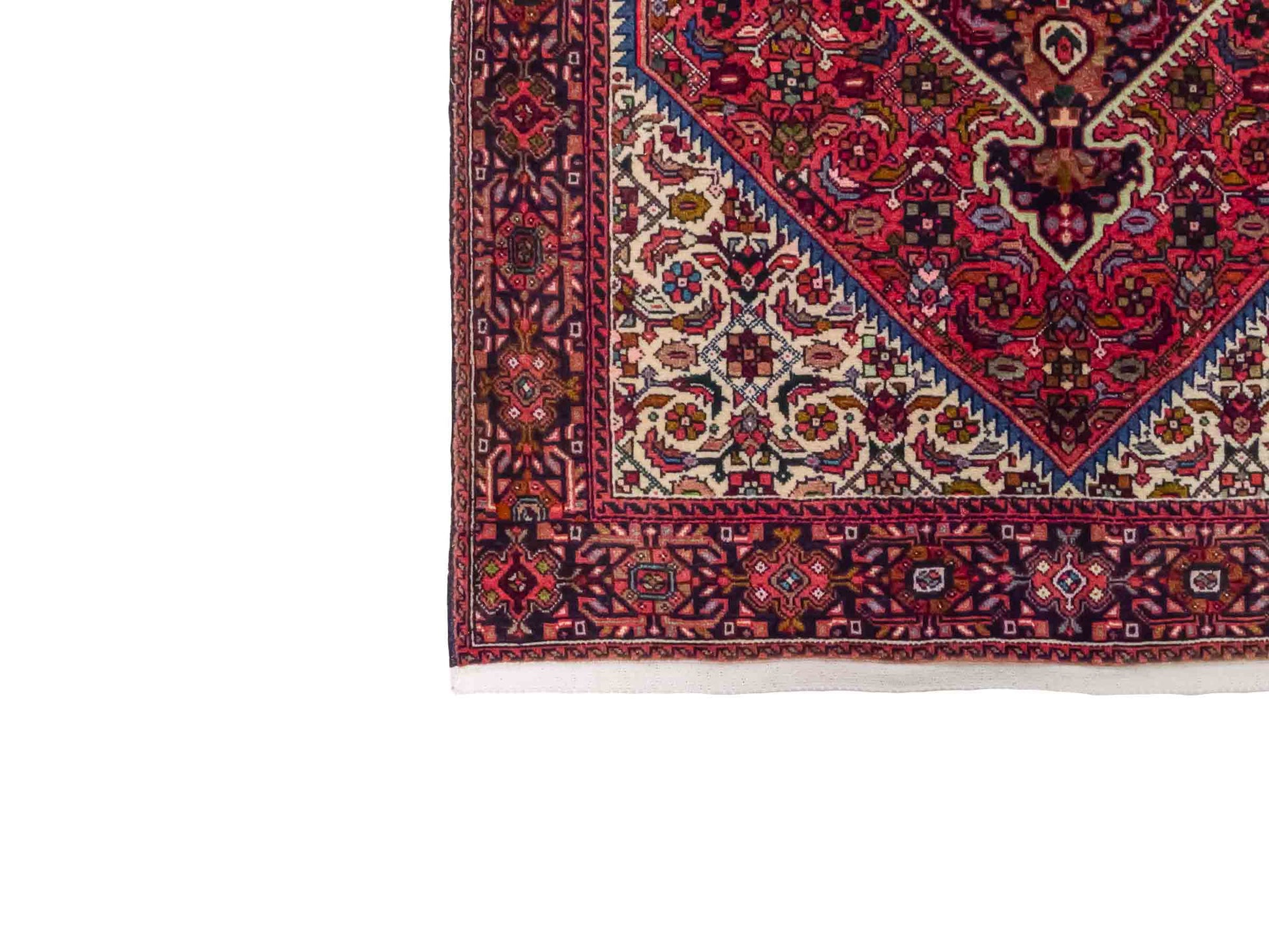 Handgeknüpfter Gholtogh Dorfteppich von Khademi aus Wolle, rot, creme. Feiner, kurdischer Nomadenteppich mit geometrischem Medaillon. Orientteppich, von Hand geknüpft in Iran. Größe: 147 cm x 101 cm. Teppichnummer: SB3-1157 | Jupiter Intl.
