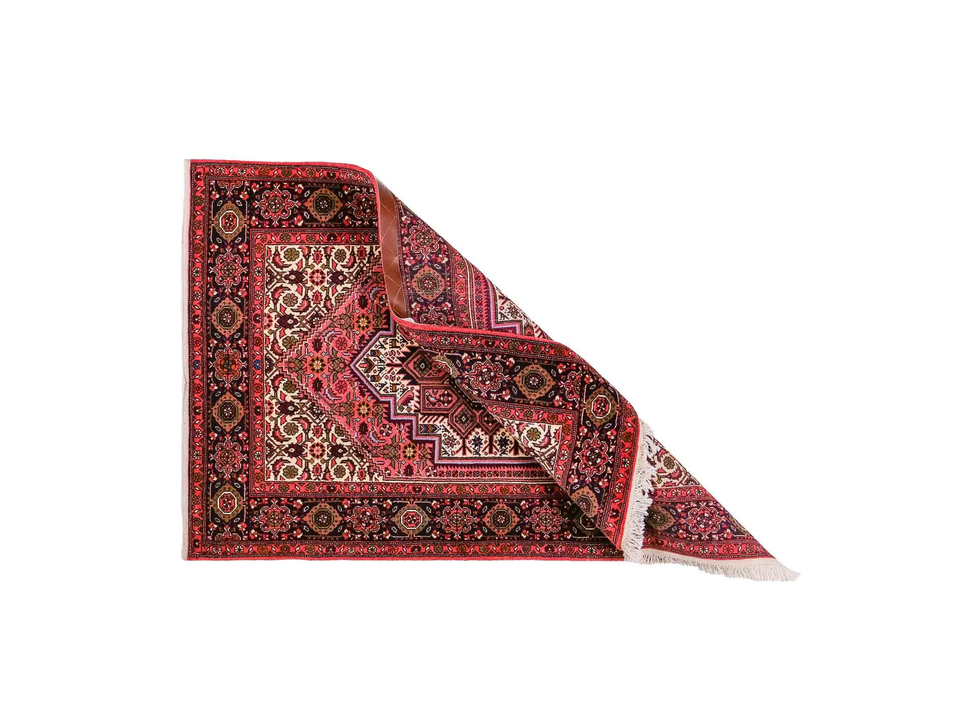 Handgeknüpfter Gholtogh Dorfteppich von Khademi aus Wolle, rot. Feiner, kurdischer Nomadenteppich mit geometrischem Medaillon. Orientteppich, von Hand geknüpft in Iran. Größe: 149 cm x 100 cm. Teppichnummer: SB3-1150 | Jupiter Intl.