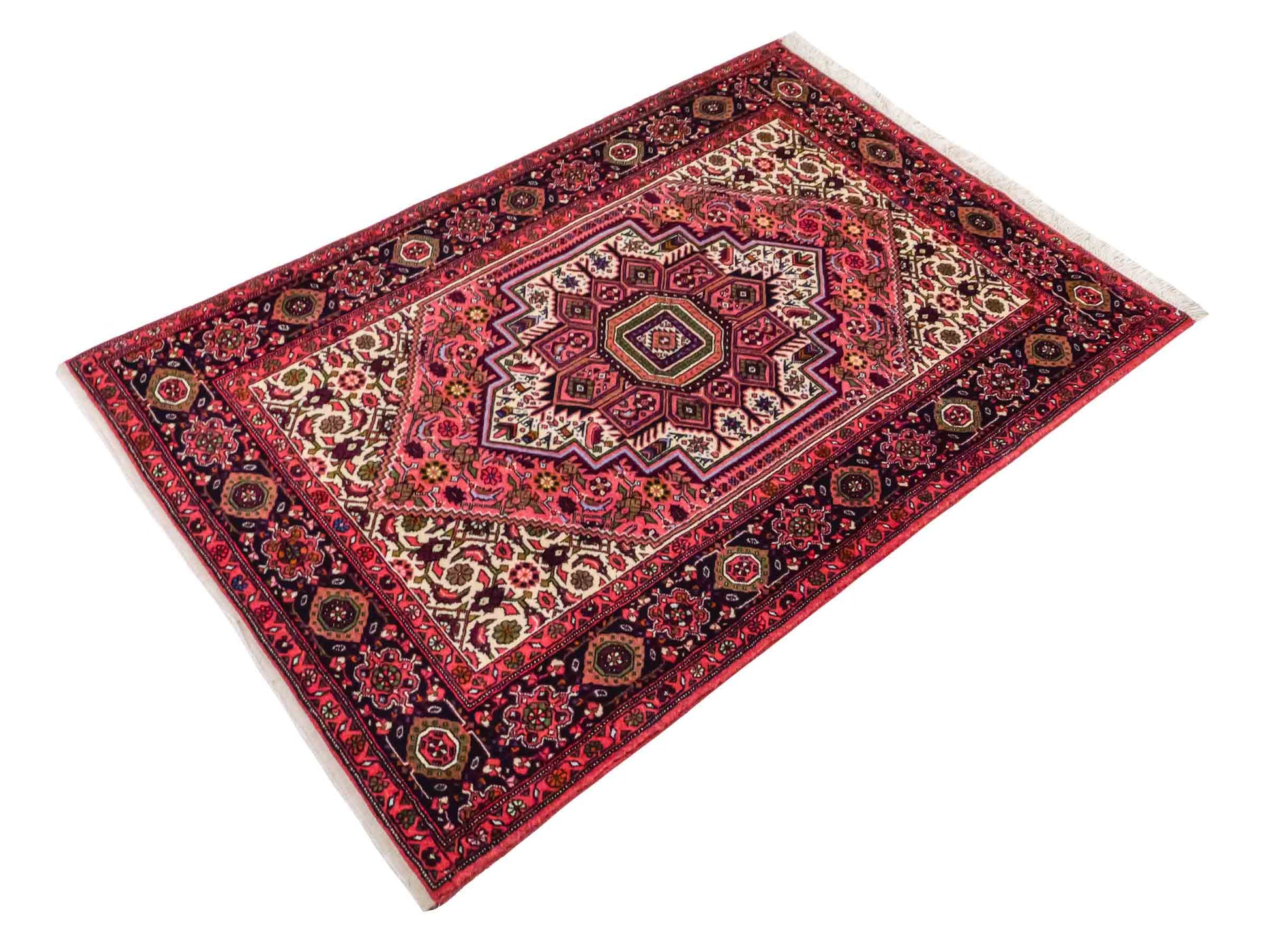 Handgeknüpfter Gholtogh Dorfteppich von Khademi aus Wolle, rot. Feiner, kurdischer Nomadenteppich mit geometrischem Medaillon. Orientteppich, von Hand geknüpft in Iran. Größe: 149 cm x 100 cm. Teppichnummer: SB3-1150 | Jupiter Intl.