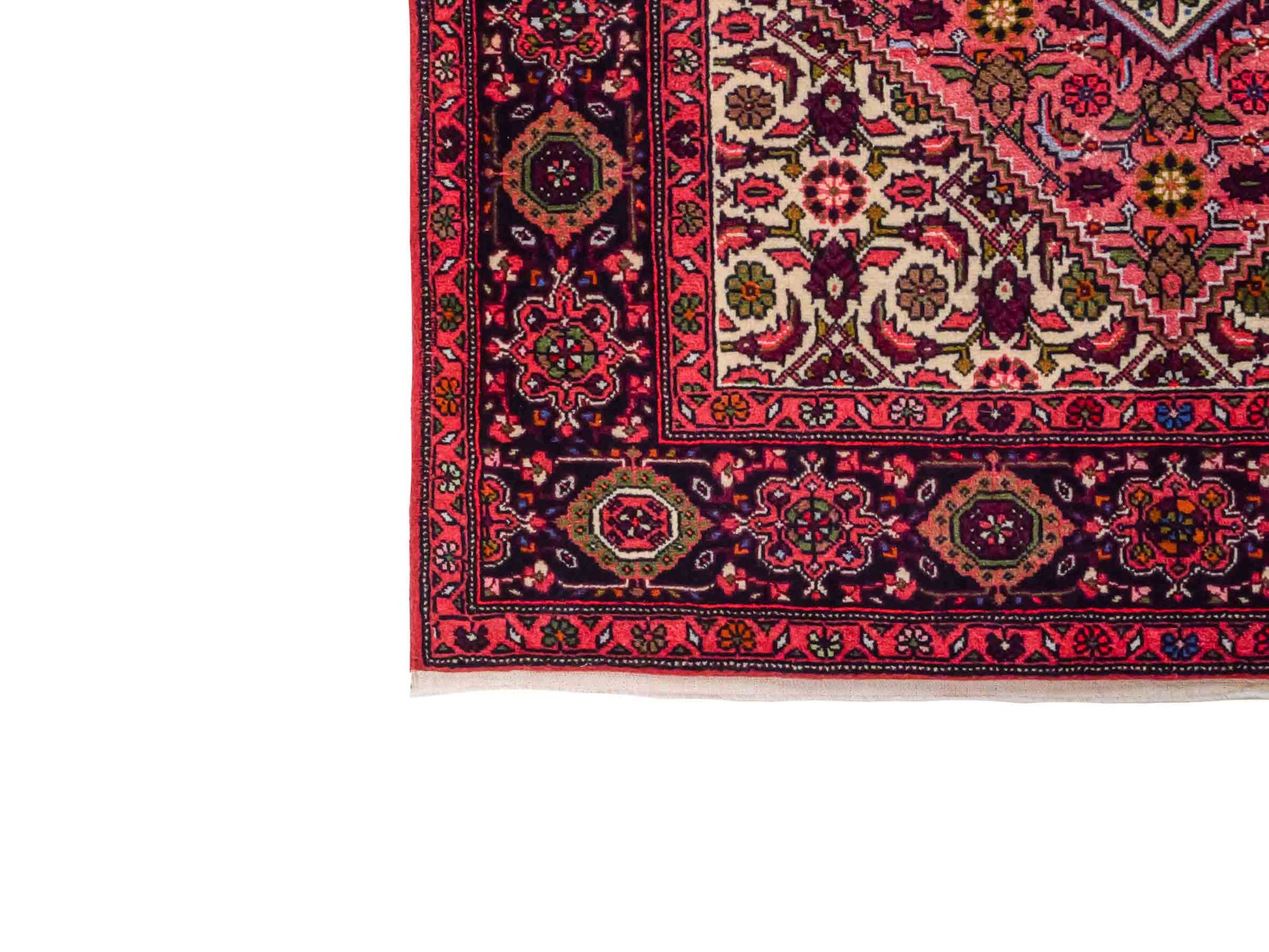 Handgeknüpfter Gholtogh Dorfteppich von Khademi aus Wolle, rot. Feiner, kurdischer Nomadenteppich mit geometrischem Medaillon. Orientteppich, von Hand geknüpft in Iran. Größe: 149 cm x 100 cm. Teppichnummer: SB3-1150 | Jupiter Intl.