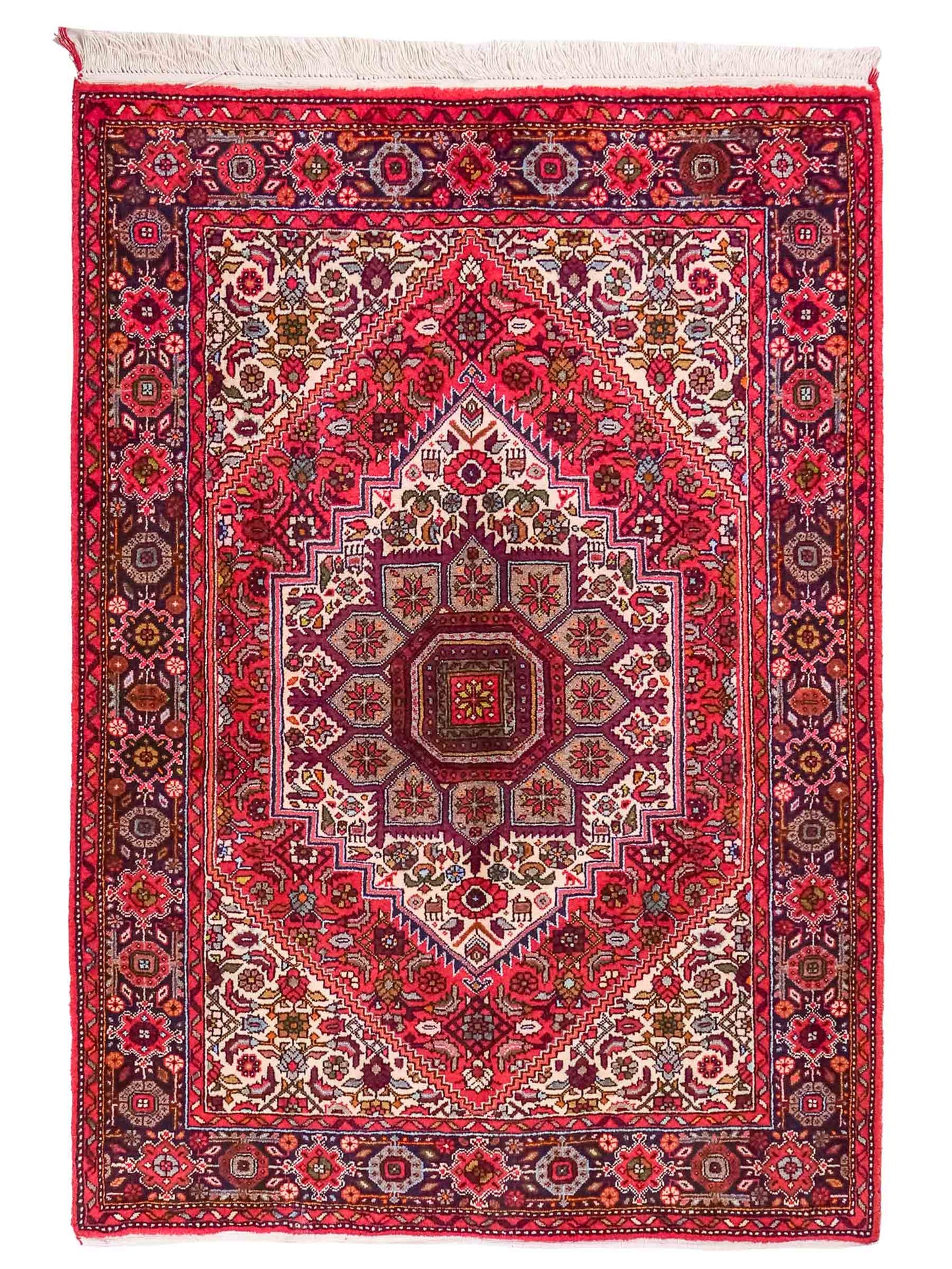 Handgeknüpfter Gholtogh Dorfteppich von Khademi aus Wolle, rot. Feiner, kurdischer Nomadenteppich mit geometrischem Medaillon. Orientteppich, von Hand geknüpft in Iran. Größe: 149 cm x 106 cm. Teppichnummer: SB3-1158 | Jupiter Intl.