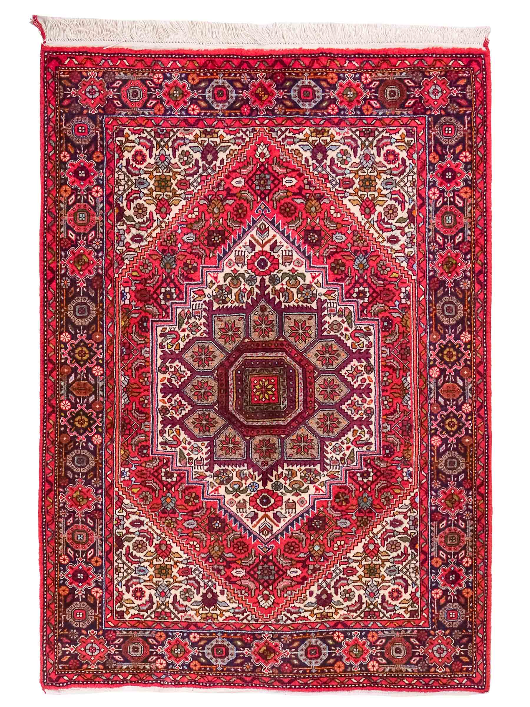 Handgeknüpfter Gholtogh Dorfteppich von Khademi aus Wolle, rot. Feiner, kurdischer Nomadenteppich mit geometrischem Medaillon. Orientteppich, von Hand geknüpft in Iran. Größe: 149 cm x 106 cm. Teppichnummer: SB3-1158 | Jupiter Intl.