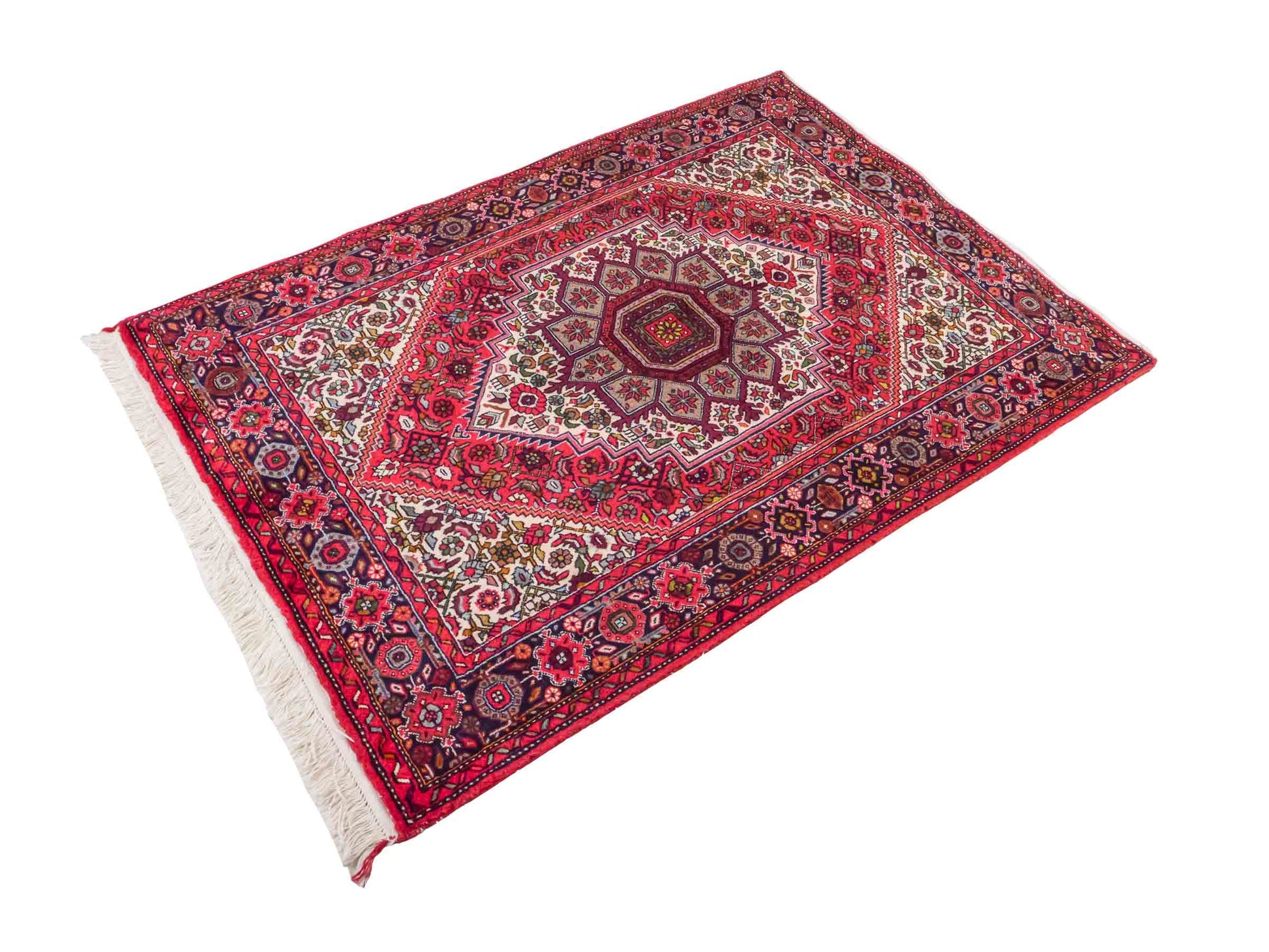 Handgeknüpfter Gholtogh Dorfteppich von Khademi aus Wolle, rot. Feiner, kurdischer Nomadenteppich mit geometrischem Medaillon. Orientteppich, von Hand geknüpft in Iran. Größe: 149 cm x 106 cm. Teppichnummer: SB3-1158 | Jupiter Intl.