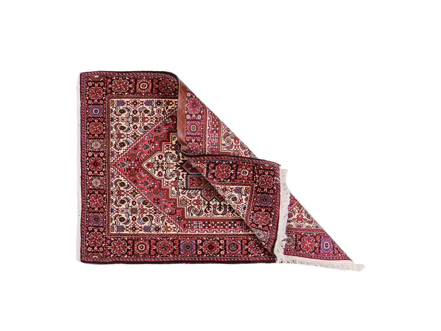 Handgeknüpfter Gholtogh Dorfteppich von Khademi aus Wolle, rot. Feiner, kurdischer Nomadenteppich mit geometrischem Medaillon. Orientteppich, von Hand geknüpft in Iran. Größe: 150 cm x 100 cm. Teppichnummer: SB3-1146 | Jupiter Intl.