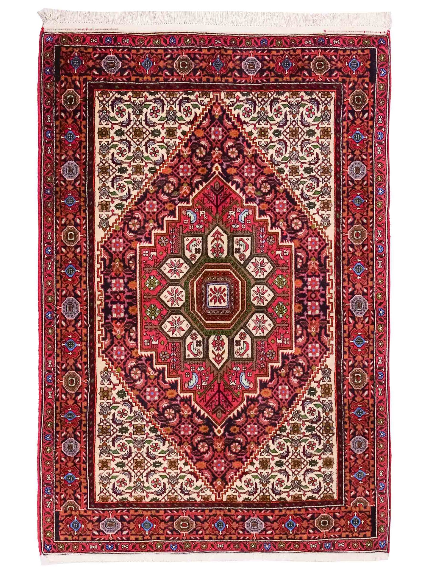 Handgeknüpfter Gholtogh Dorfteppich von Khademi aus Wolle, rot. Feiner, kurdischer Nomadenteppich mit geometrischem Medaillon. Orientteppich, von Hand geknüpft in Iran. Größe: 150 cm x 100 cm. Teppichnummer: SB3-1152 | Jupiter Intl.