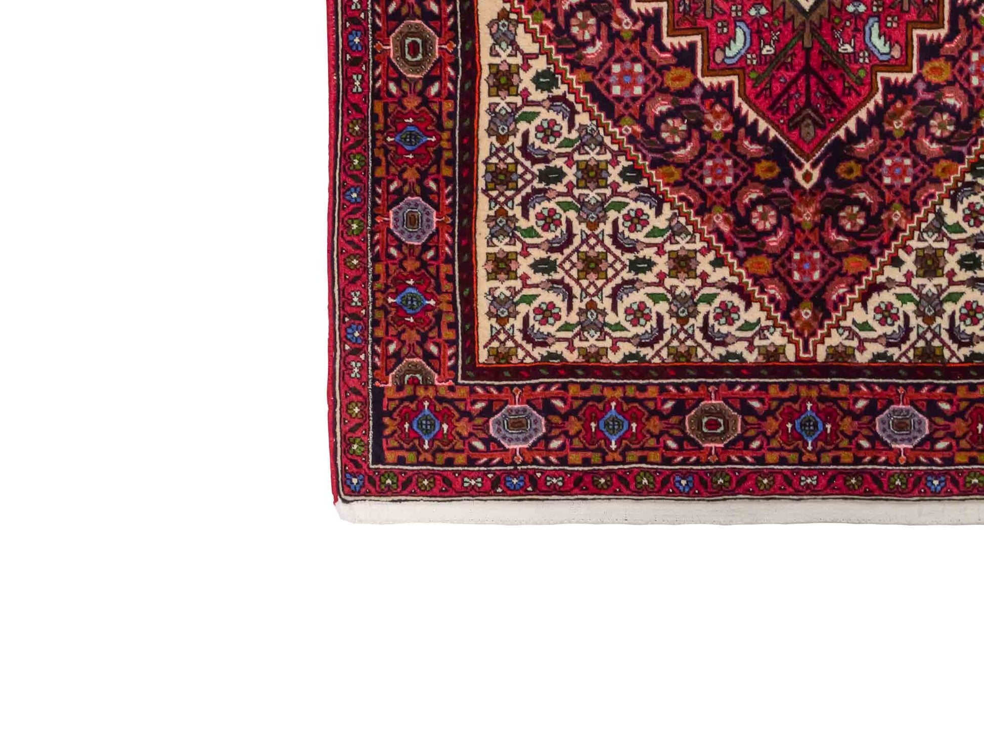Handgeknüpfter Gholtogh Dorfteppich von Khademi aus Wolle, rot. Feiner, kurdischer Nomadenteppich mit geometrischem Medaillon. Orientteppich, von Hand geknüpft in Iran. Größe: 150 cm x 100 cm. Teppichnummer: SB3-1152 | Jupiter Intl.