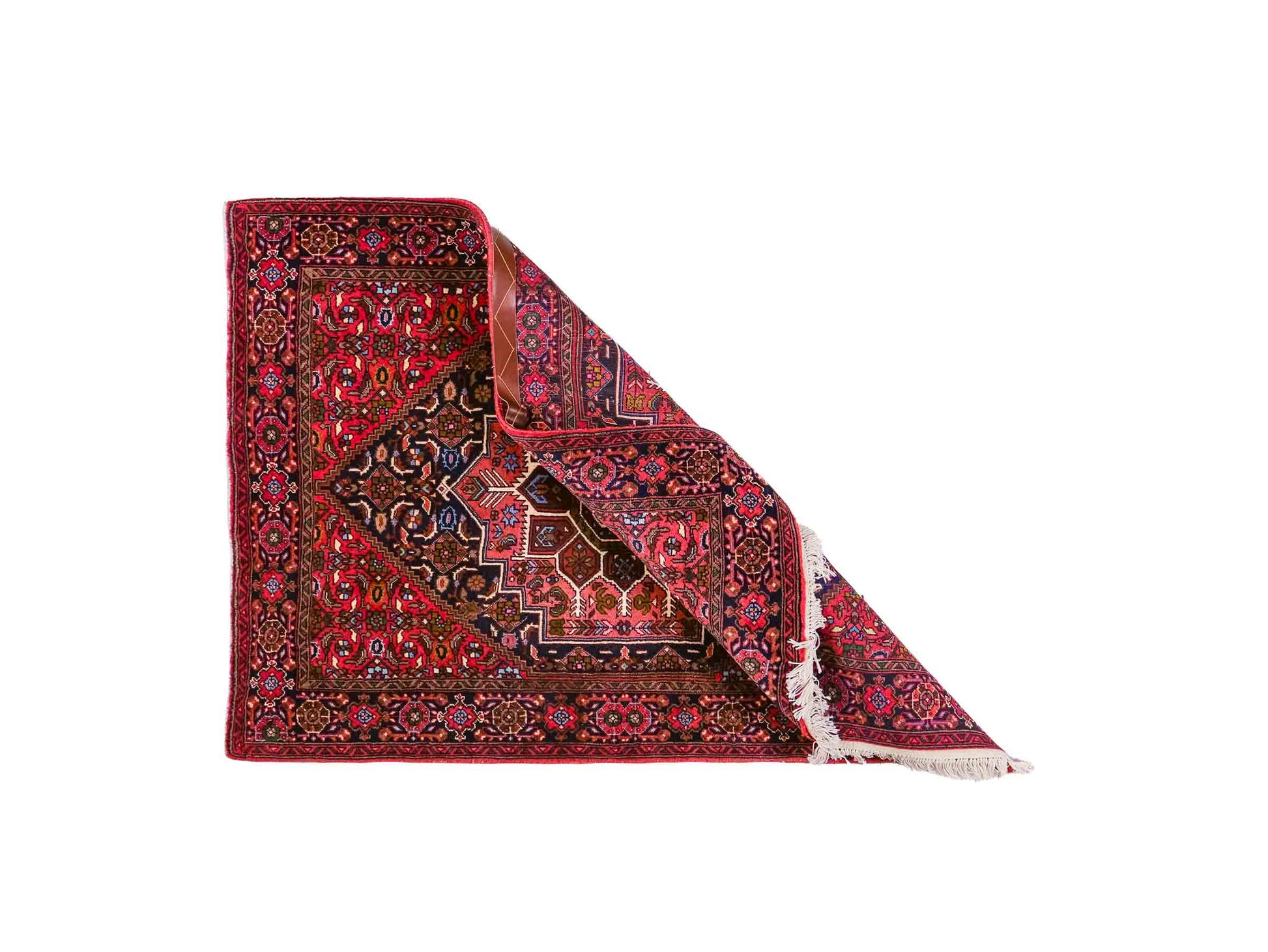Handgeknüpfter Gholtogh Dorfteppich von Khademi aus Wolle, rot. Feiner, kurdischer Nomadenteppich mit geometrischem Medaillon. Orientteppich, von Hand geknüpft in Iran. Größe: 150 cm x 105 cm. Teppichnummer: SB3-1144 | Jupiter Intl.