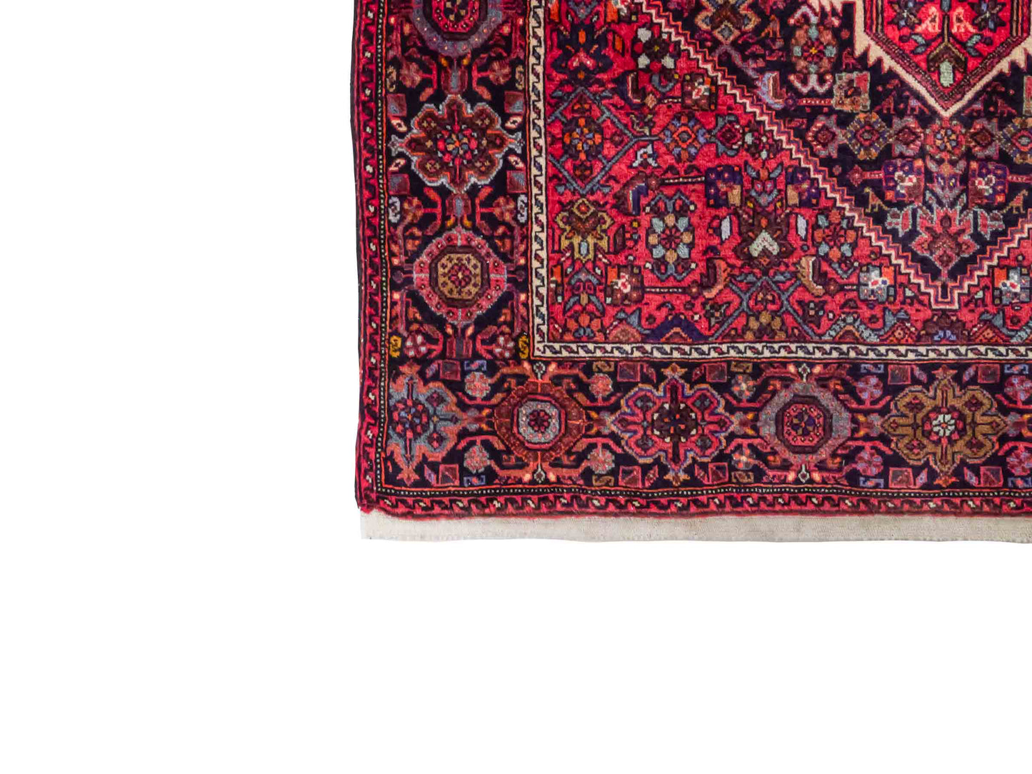 Handgeknüpfter Gholtogh Dorfteppich von Khademi aus Wolle, rot. Feiner, kurdischer Nomadenteppich mit geometrischem Medaillon. Orientteppich, von Hand geknüpft in Iran. Größe: 152 cm x 104 cm. Teppichnummer: SB3-1153 | Jupiter Intl.