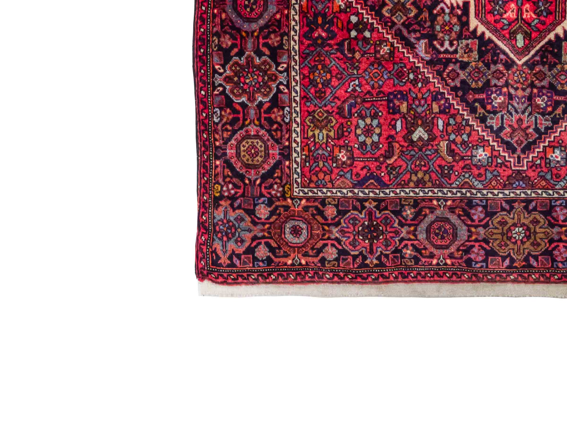 Handgeknüpfter Gholtogh Dorfteppich von Khademi aus Wolle, rot. Feiner, kurdischer Nomadenteppich mit geometrischem Medaillon. Orientteppich, von Hand geknüpft in Iran. Größe: 152 cm x 104 cm. Teppichnummer: SB3-1153 | Jupiter Intl.
