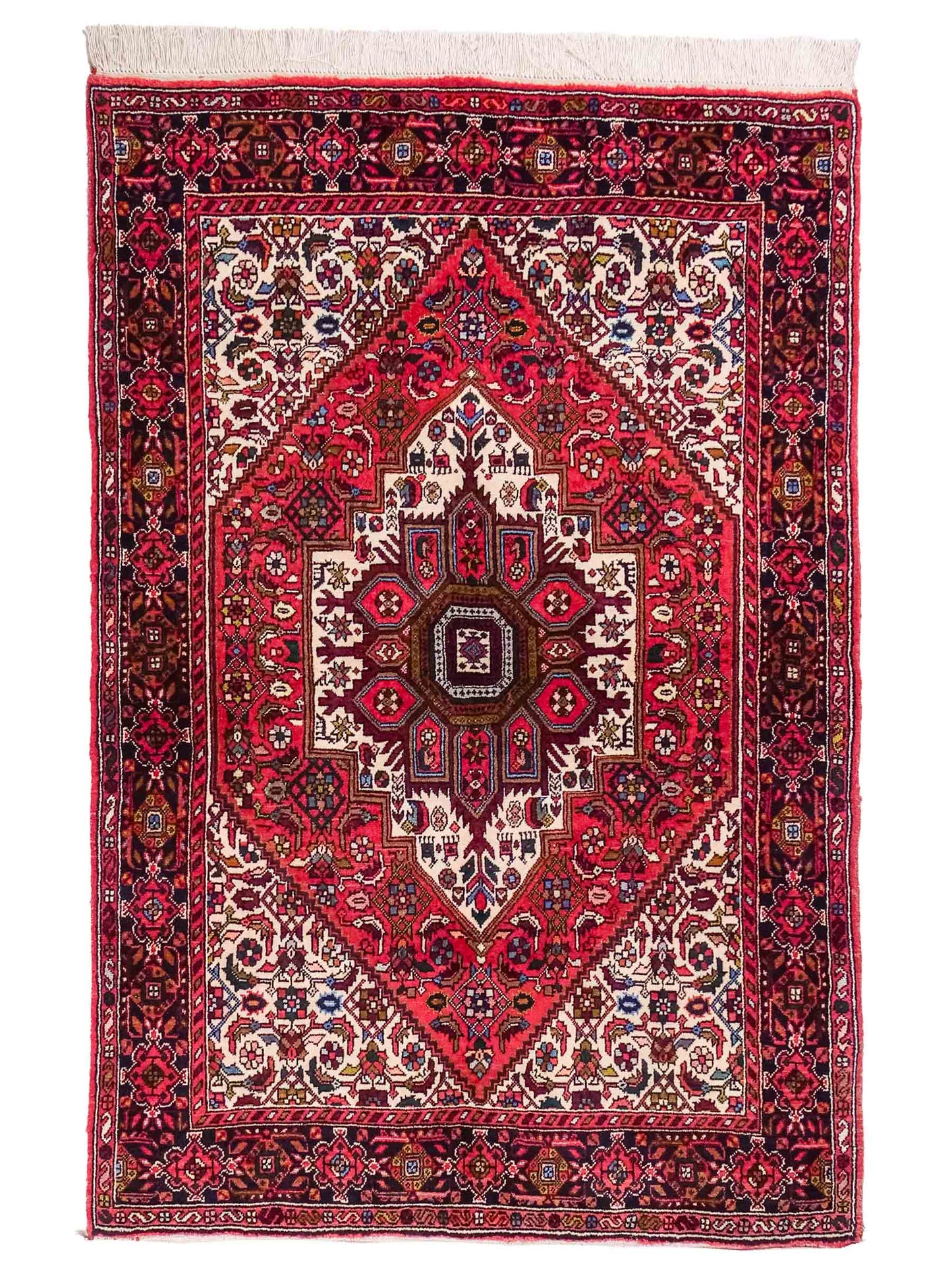 Handgeknüpfter Gholtogh Dorfteppich von Khademi aus Wolle, rot. Feiner, kurdischer Nomadenteppich mit geometrischem Medaillon. Orientteppich, von Hand geknüpft in Iran. Größe: 153 cm x 101 cm. Teppichnummer: SB3-1160 | Jupiter Intl.