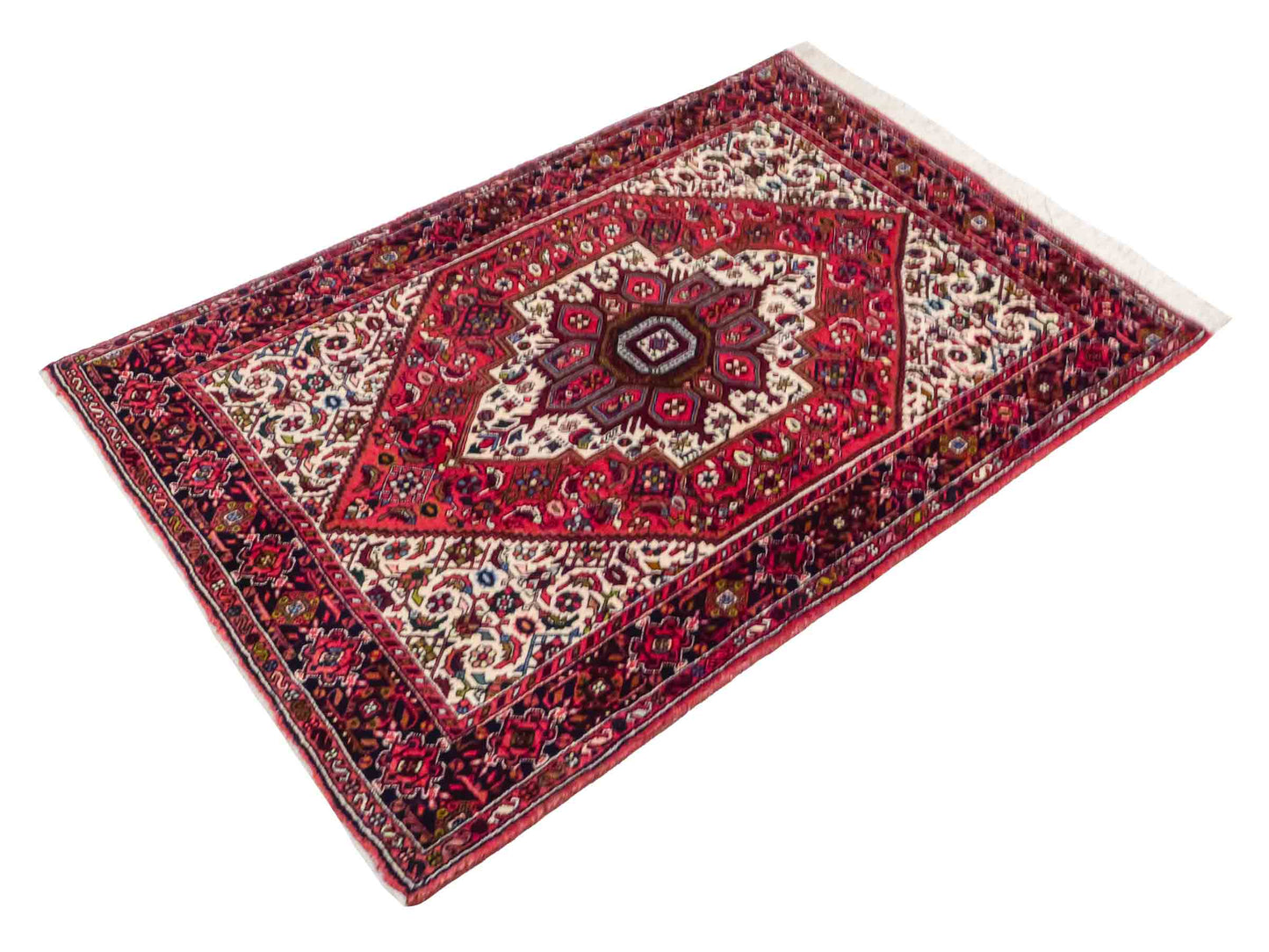 Handgeknüpfter Gholtogh Dorfteppich von Khademi aus Wolle, rot. Feiner, kurdischer Nomadenteppich mit geometrischem Medaillon. Orientteppich, von Hand geknüpft in Iran. Größe: 153 cm x 101 cm. Teppichnummer: SB3-1160 | Jupiter Intl.