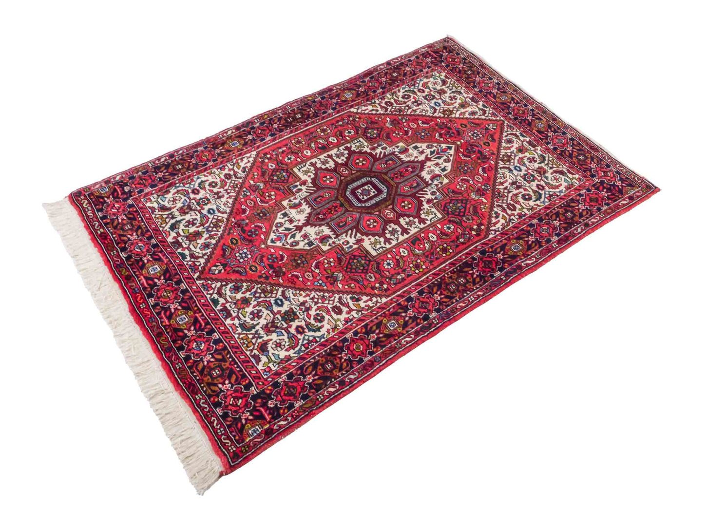 Handgeknüpfter Gholtogh Dorfteppich von Khademi aus Wolle, rot. Feiner, kurdischer Nomadenteppich mit geometrischem Medaillon. Orientteppich, von Hand geknüpft in Iran. Größe: 153 cm x 101 cm. Teppichnummer: SB3-1160 | Jupiter Intl.
