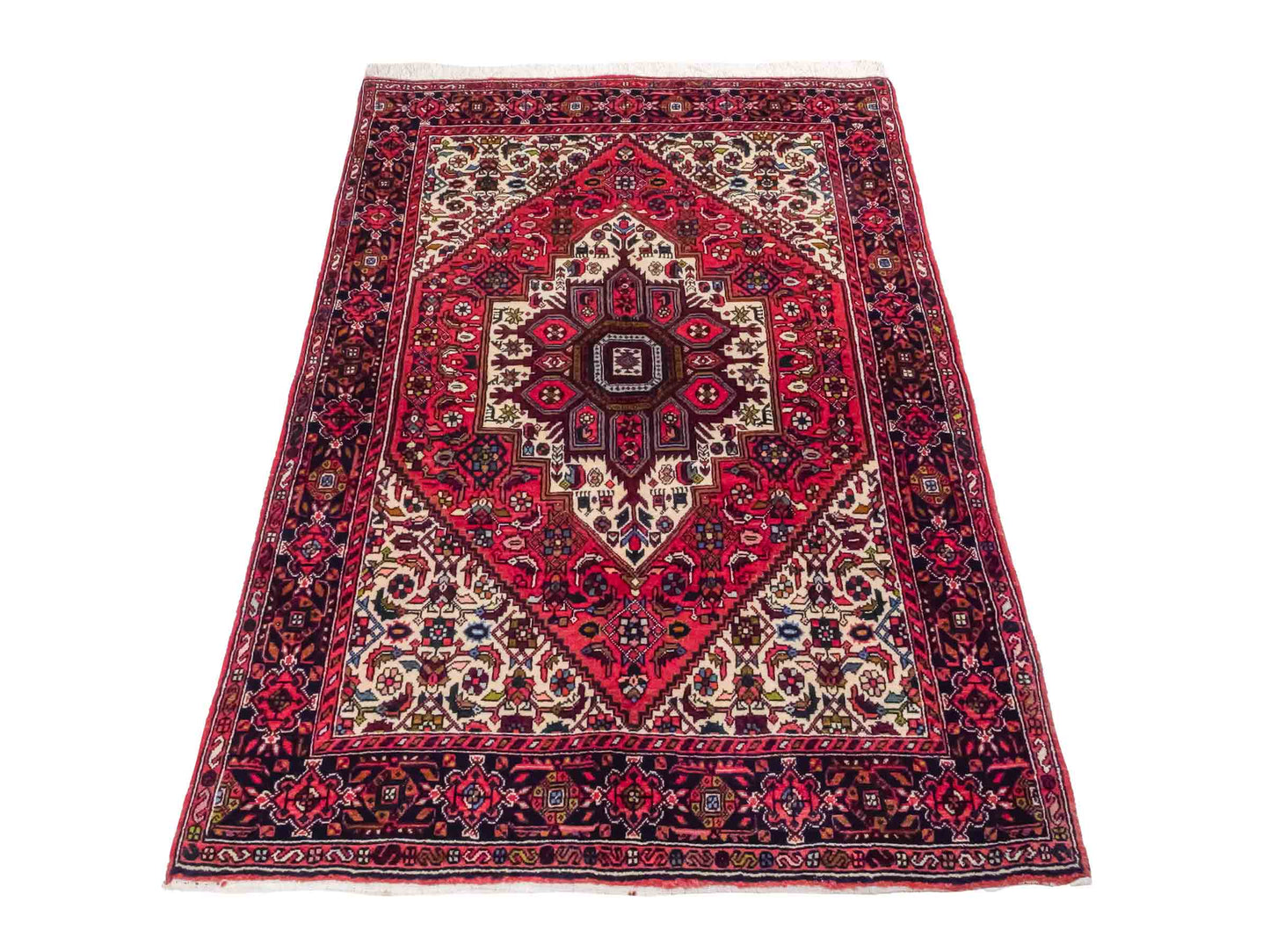 Handgeknüpfter Gholtogh Dorfteppich von Khademi aus Wolle, rot. Feiner, kurdischer Nomadenteppich mit geometrischem Medaillon. Orientteppich, von Hand geknüpft in Iran. Größe: 153 cm x 101 cm. Teppichnummer: SB3-1160 | Jupiter Intl.