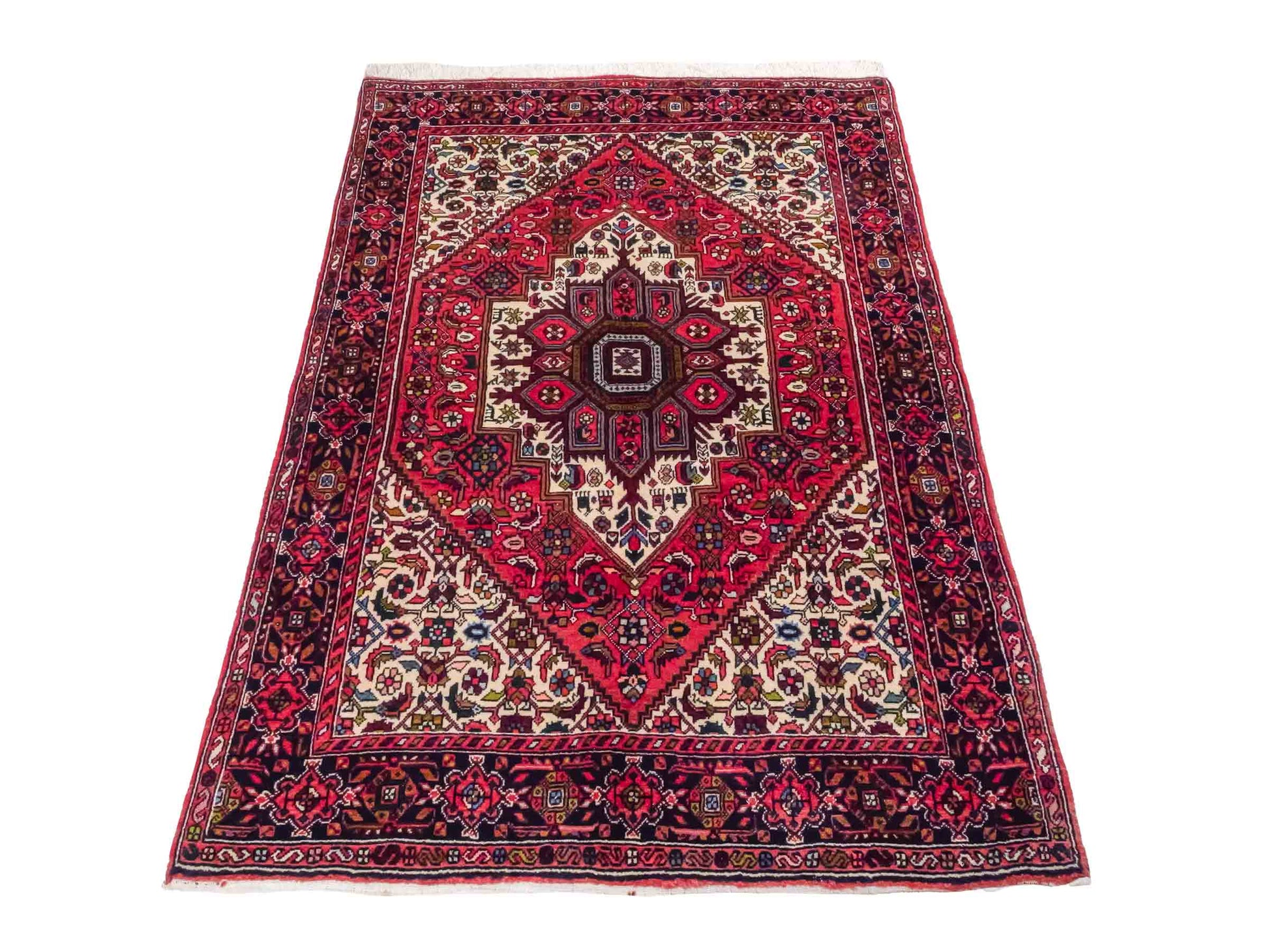Handgeknüpfter Gholtogh Dorfteppich von Khademi aus Wolle, rot. Feiner, kurdischer Nomadenteppich mit geometrischem Medaillon. Orientteppich, von Hand geknüpft in Iran. Größe: 153 cm x 101 cm. Teppichnummer: SB3-1160 | Jupiter Intl.