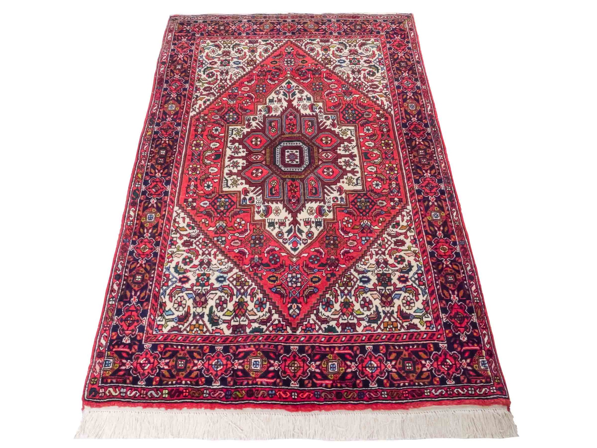 Handgeknüpfter Gholtogh Dorfteppich von Khademi aus Wolle, rot. Feiner, kurdischer Nomadenteppich mit geometrischem Medaillon. Orientteppich, von Hand geknüpft in Iran. Größe: 153 cm x 101 cm. Teppichnummer: SB3-1160 | Jupiter Intl.