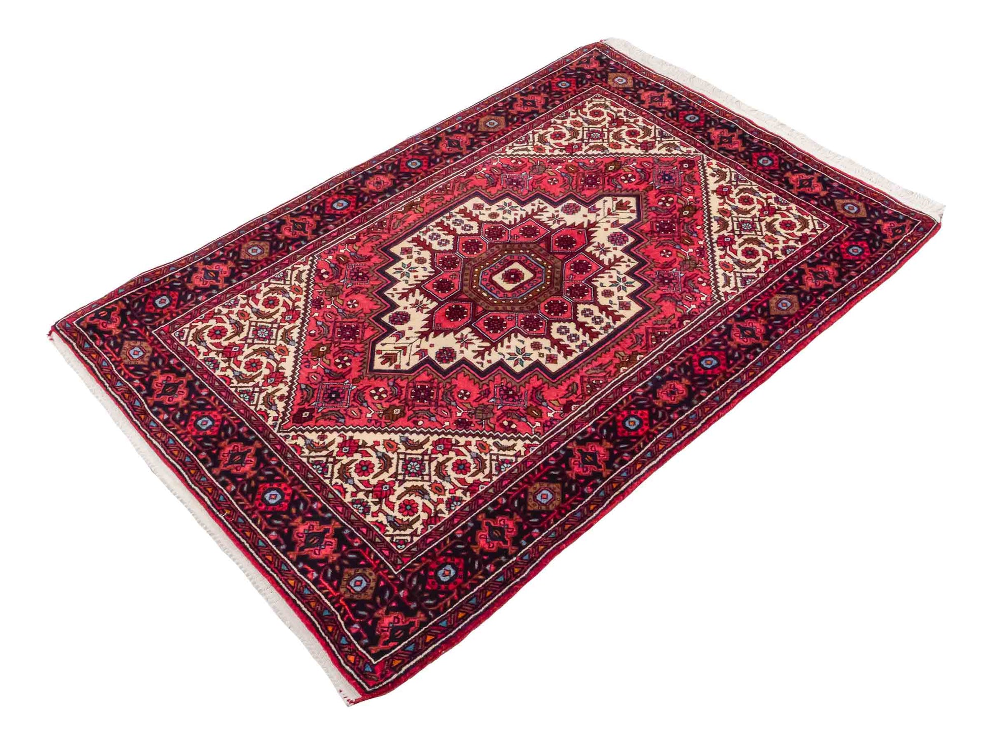 Handgeknüpfter Gholtogh Dorfteppich von Khademi aus Wolle, rot. Feiner, kurdischer Nomadenteppich mit geometrischem Medaillon. Orientteppich, von Hand geknüpft in Iran. Größe: 155 cm x 100 cm. Teppichnummer: SB3-1147 | Jupiter Intl.