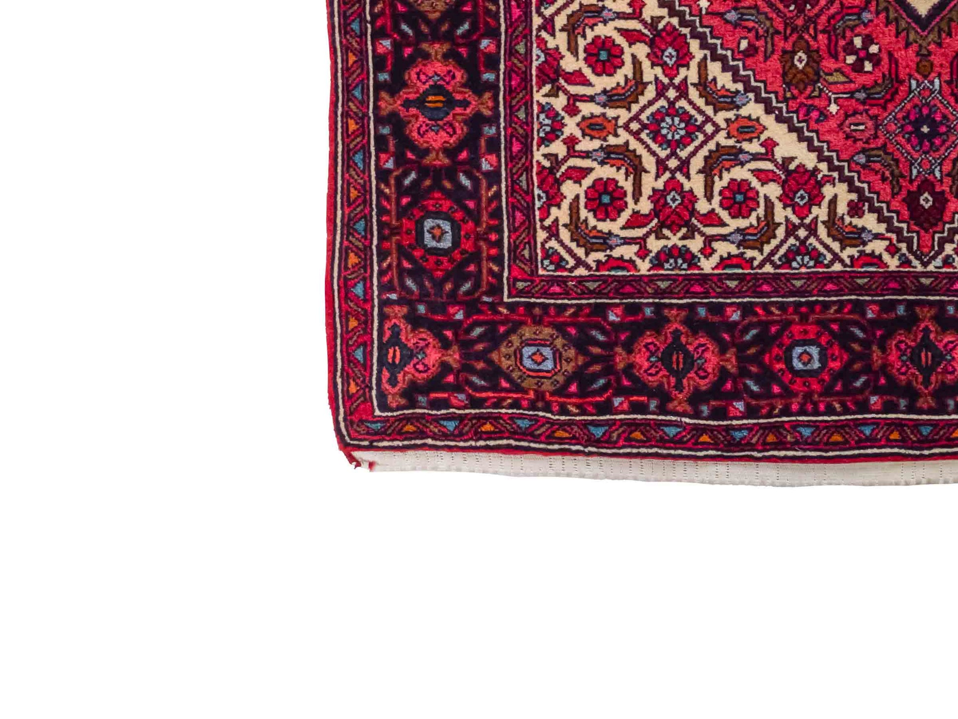 Handgeknüpfter Gholtogh Dorfteppich von Khademi aus Wolle, rot. Feiner, kurdischer Nomadenteppich mit geometrischem Medaillon. Orientteppich, von Hand geknüpft in Iran. Größe: 155 cm x 100 cm. Teppichnummer: SB3-1147 | Jupiter Intl.