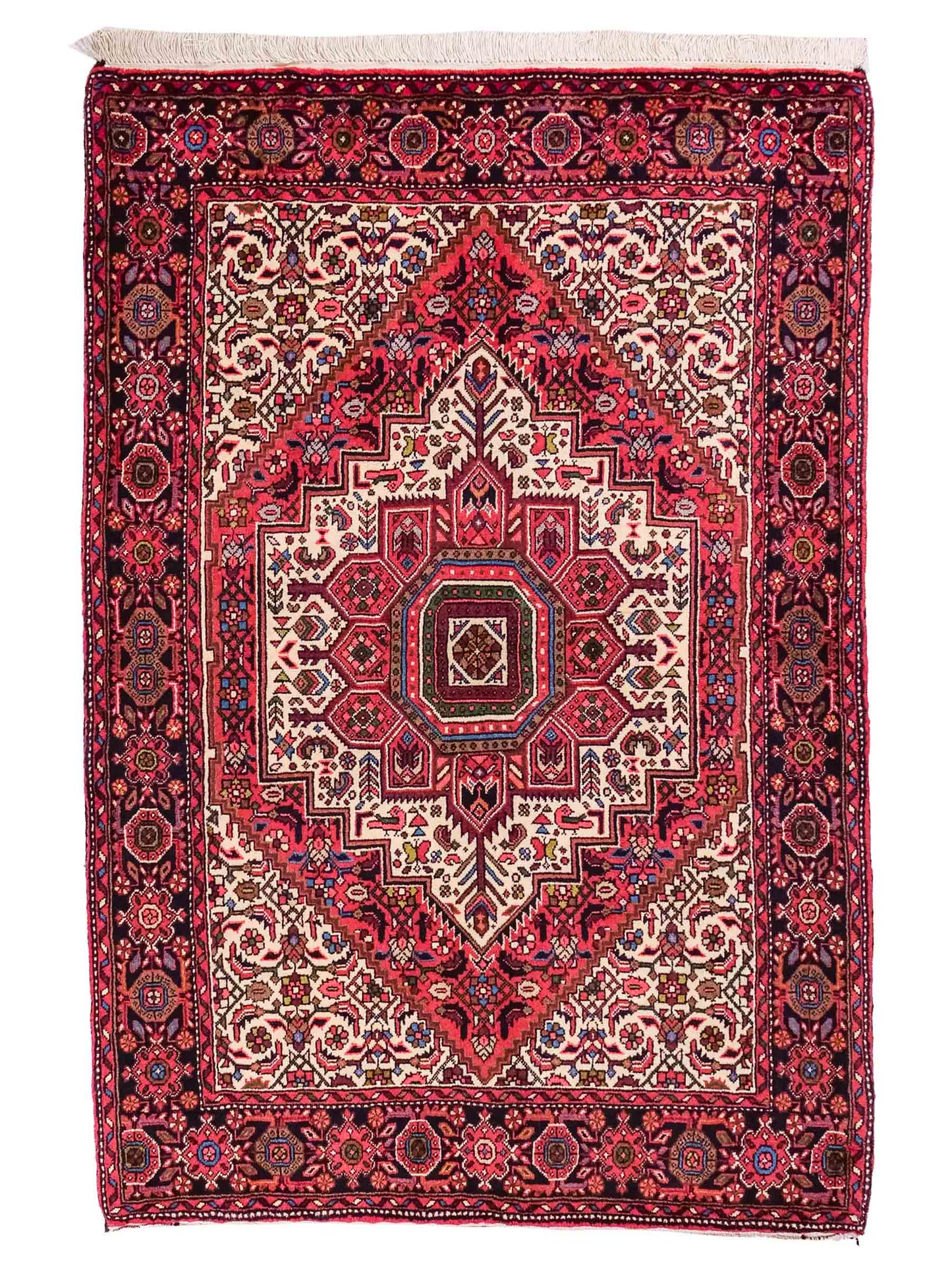 Handgeknüpfter Gholtogh Dorfteppich von Khademi aus Wolle, rot. Feiner, kurdischer Nomadenteppich mit geometrischem Medaillon. Orientteppich, von Hand geknüpft in Iran. Größe: 155 cm x 100 cm. Teppichnummer: SB3-1149 | Jupiter Intl.