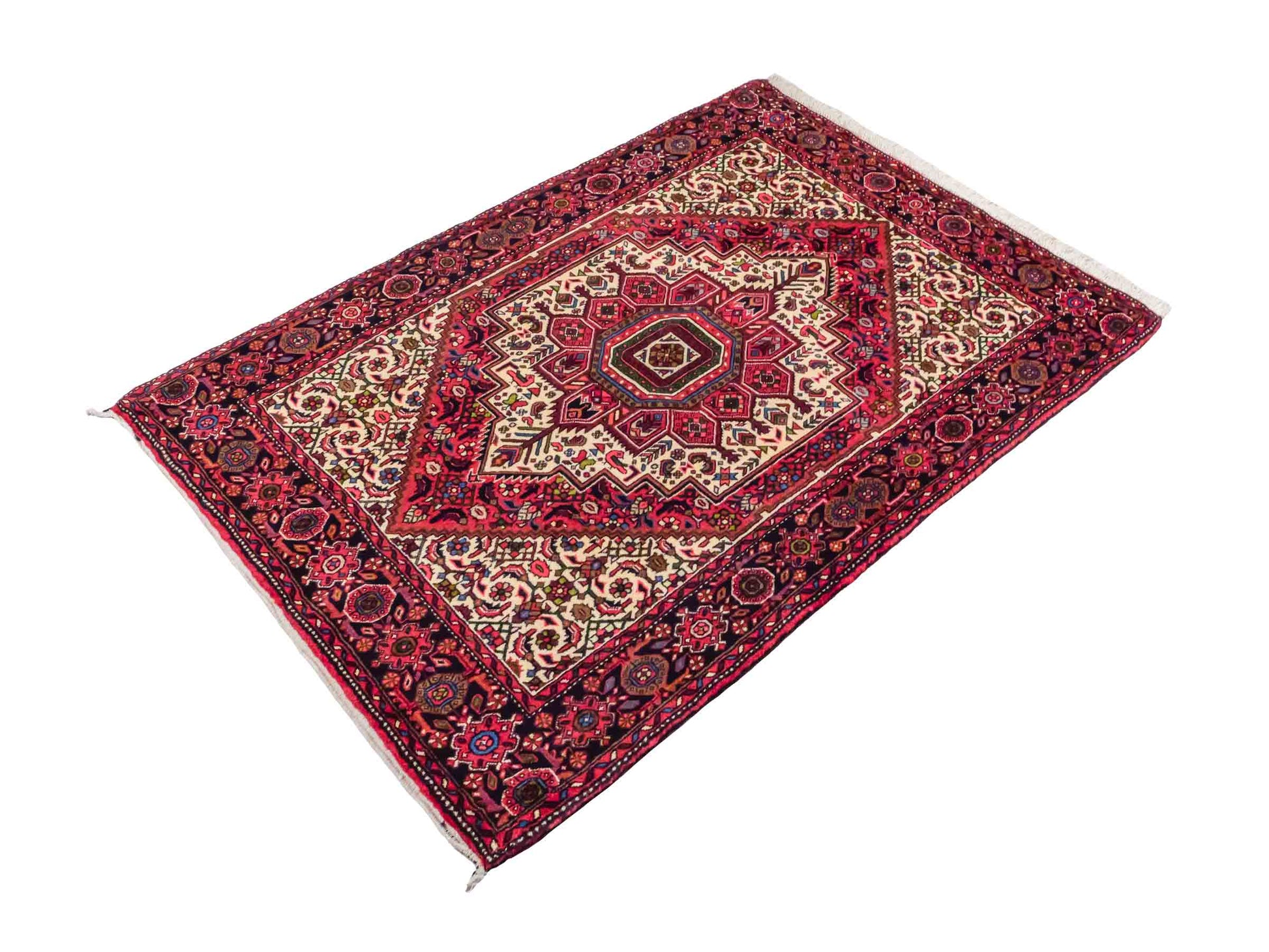 Handgeknüpfter Gholtogh Dorfteppich von Khademi aus Wolle, rot. Feiner, kurdischer Nomadenteppich mit geometrischem Medaillon. Orientteppich, von Hand geknüpft in Iran. Größe: 155 cm x 100 cm. Teppichnummer: SB3-1149 | Jupiter Intl.