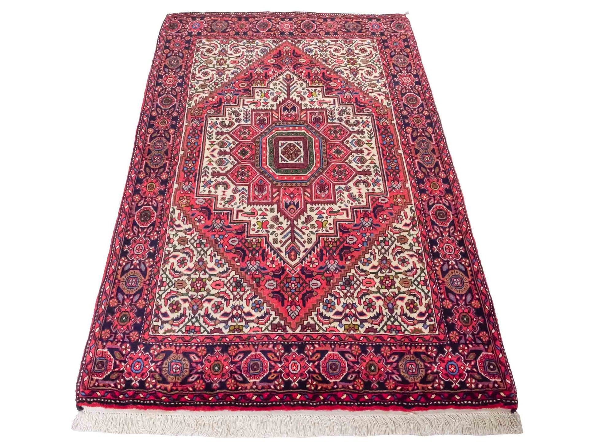 Handgeknüpfter Gholtogh Dorfteppich von Khademi aus Wolle, rot. Feiner, kurdischer Nomadenteppich mit geometrischem Medaillon. Orientteppich, von Hand geknüpft in Iran. Größe: 155 cm x 100 cm. Teppichnummer: SB3-1149 | Jupiter Intl.