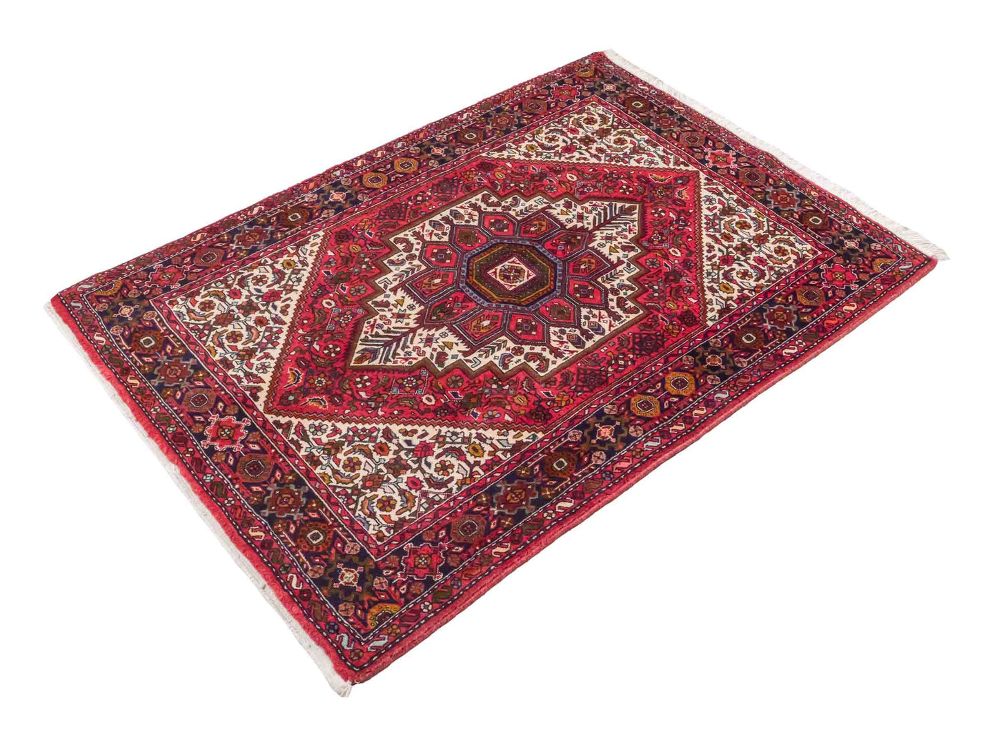 Handgeknüpfter Gholtogh Dorfteppich von Khademi aus Wolle, rot. Feiner, kurdischer Nomadenteppich mit geometrischem Medaillon. Orientteppich, von Hand geknüpft in Iran. Größe: 155 cm x 105 cm. Teppichnummer: SB3-1159 | Jupiter Intl.