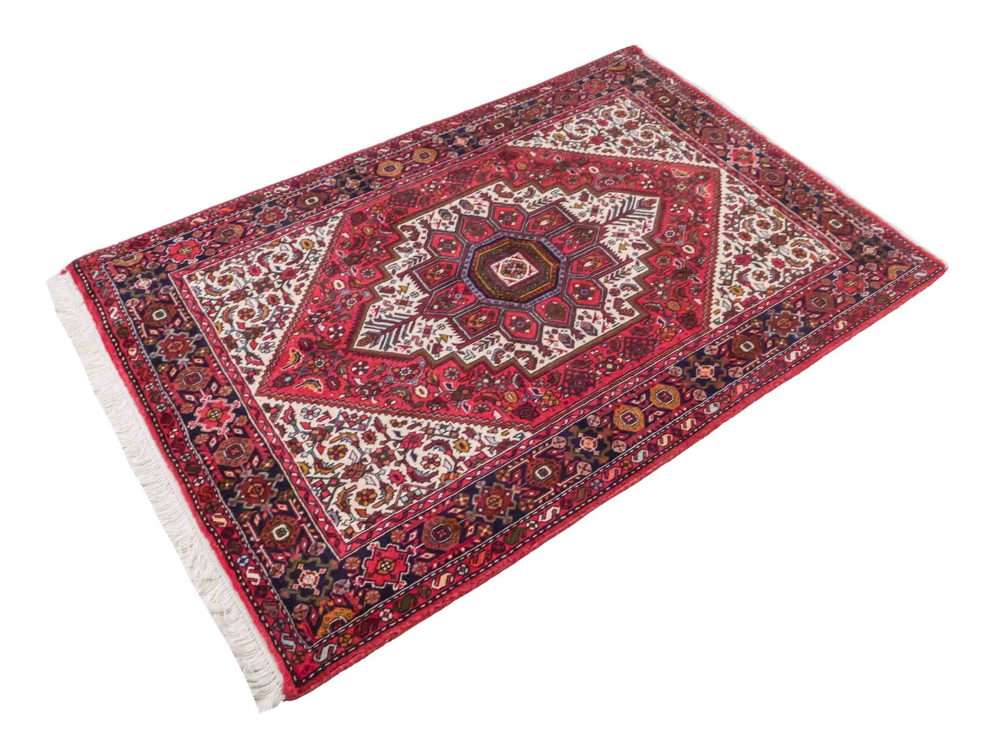 Handgeknüpfter Gholtogh Dorfteppich von Khademi aus Wolle, rot. Feiner, kurdischer Nomadenteppich mit geometrischem Medaillon. Orientteppich, von Hand geknüpft in Iran. Größe: 155 cm x 105 cm. Teppichnummer: SB3-1159 | Jupiter Intl.