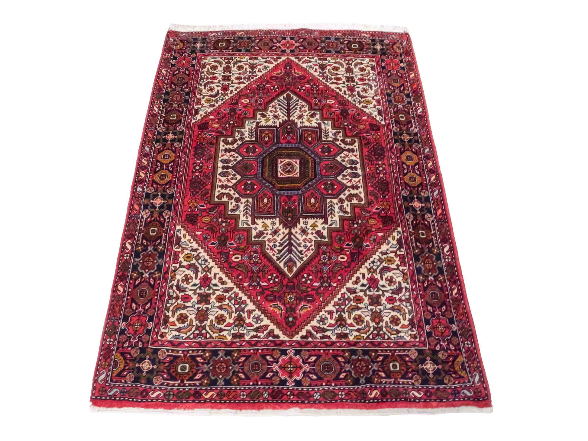 Handgeknüpfter Gholtogh Dorfteppich von Khademi aus Wolle, rot. Feiner, kurdischer Nomadenteppich mit geometrischem Medaillon. Orientteppich, von Hand geknüpft in Iran. Größe: 155 cm x 105 cm. Teppichnummer: SB3-1159 | Jupiter Intl.