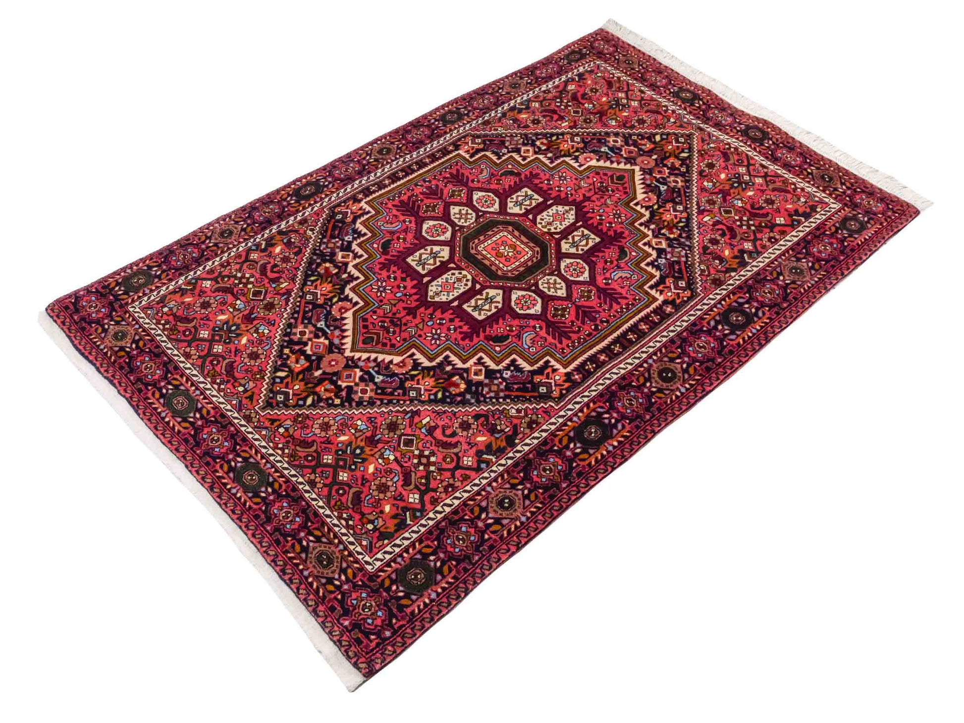 Handgeknüpfter Gholtogh Dorfteppich von Khademi aus Wolle, rot. Feiner, kurdischer Nomadenteppich mit geometrischem Medaillon. Orientteppich, von Hand geknüpft in Iran. Größe: 157 cm x 100 cm. Teppichnummer: SB3-1161 | Jupiter Intl.