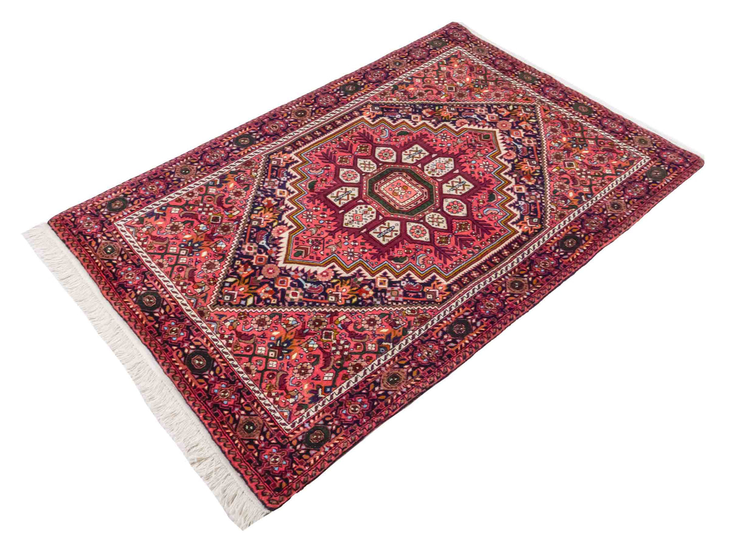 Handgeknüpfter Gholtogh Dorfteppich von Khademi aus Wolle, rot. Feiner, kurdischer Nomadenteppich mit geometrischem Medaillon. Orientteppich, von Hand geknüpft in Iran. Größe: 157 cm x 100 cm. Teppichnummer: SB3-1161 | Jupiter Intl.