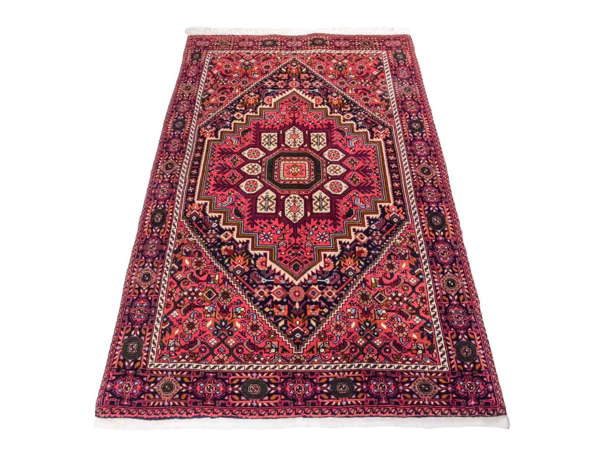 Handgeknüpfter Gholtogh Dorfteppich von Khademi aus Wolle, rot. Feiner, kurdischer Nomadenteppich mit geometrischem Medaillon. Orientteppich, von Hand geknüpft in Iran. Größe: 157 cm x 100 cm. Teppichnummer: SB3-1161 | Jupiter Intl.