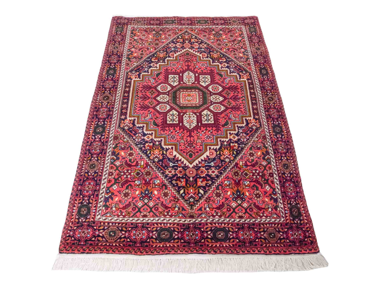 Handgeknüpfter Gholtogh Dorfteppich von Khademi aus Wolle, rot. Feiner, kurdischer Nomadenteppich mit geometrischem Medaillon. Orientteppich, von Hand geknüpft in Iran. Größe: 157 cm x 100 cm. Teppichnummer: SB3-1161 | Jupiter Intl.