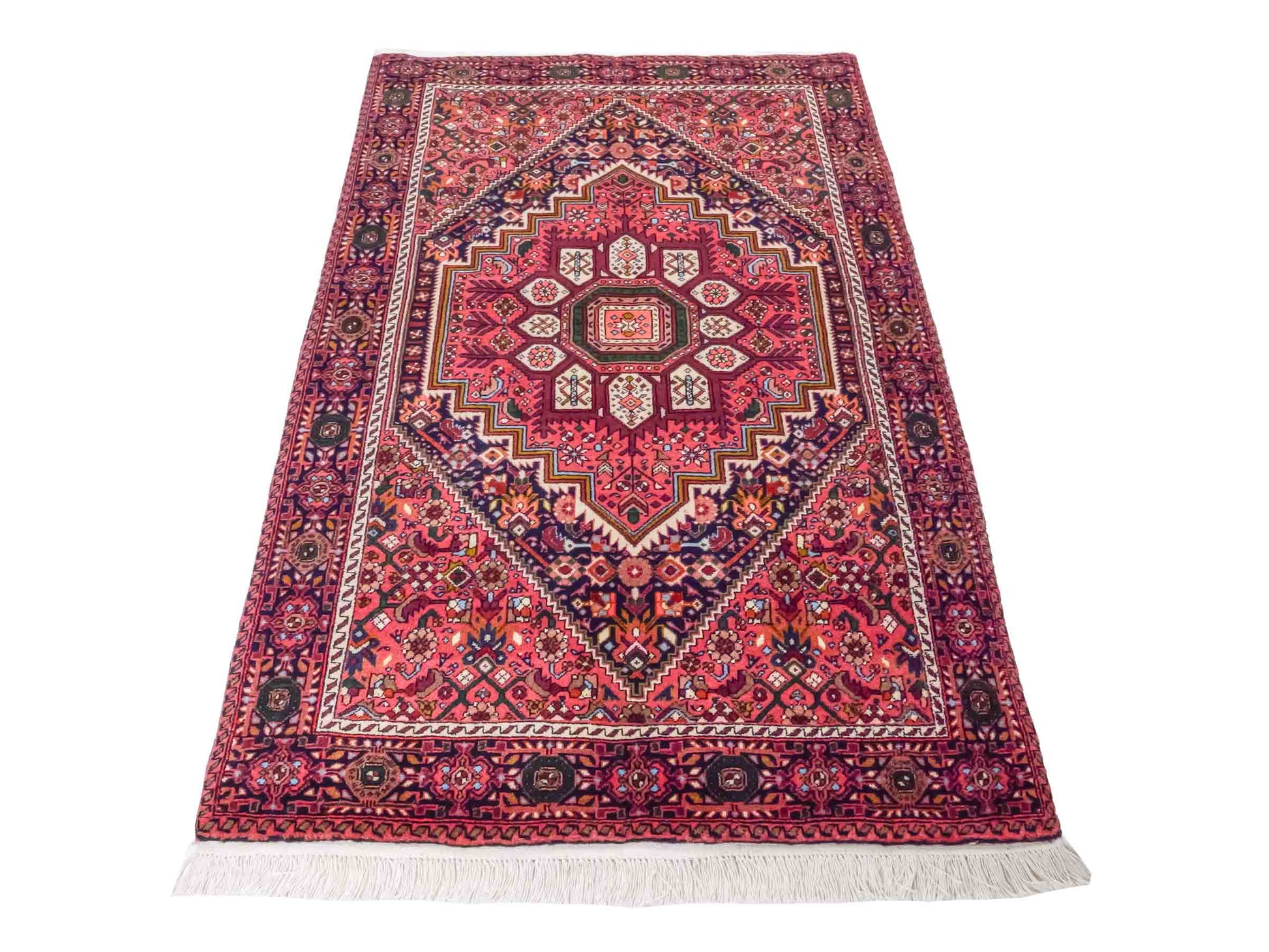 Handgeknüpfter Gholtogh Dorfteppich von Khademi aus Wolle, rot. Feiner, kurdischer Nomadenteppich mit geometrischem Medaillon. Orientteppich, von Hand geknüpft in Iran. Größe: 157 cm x 100 cm. Teppichnummer: SB3-1161 | Jupiter Intl.