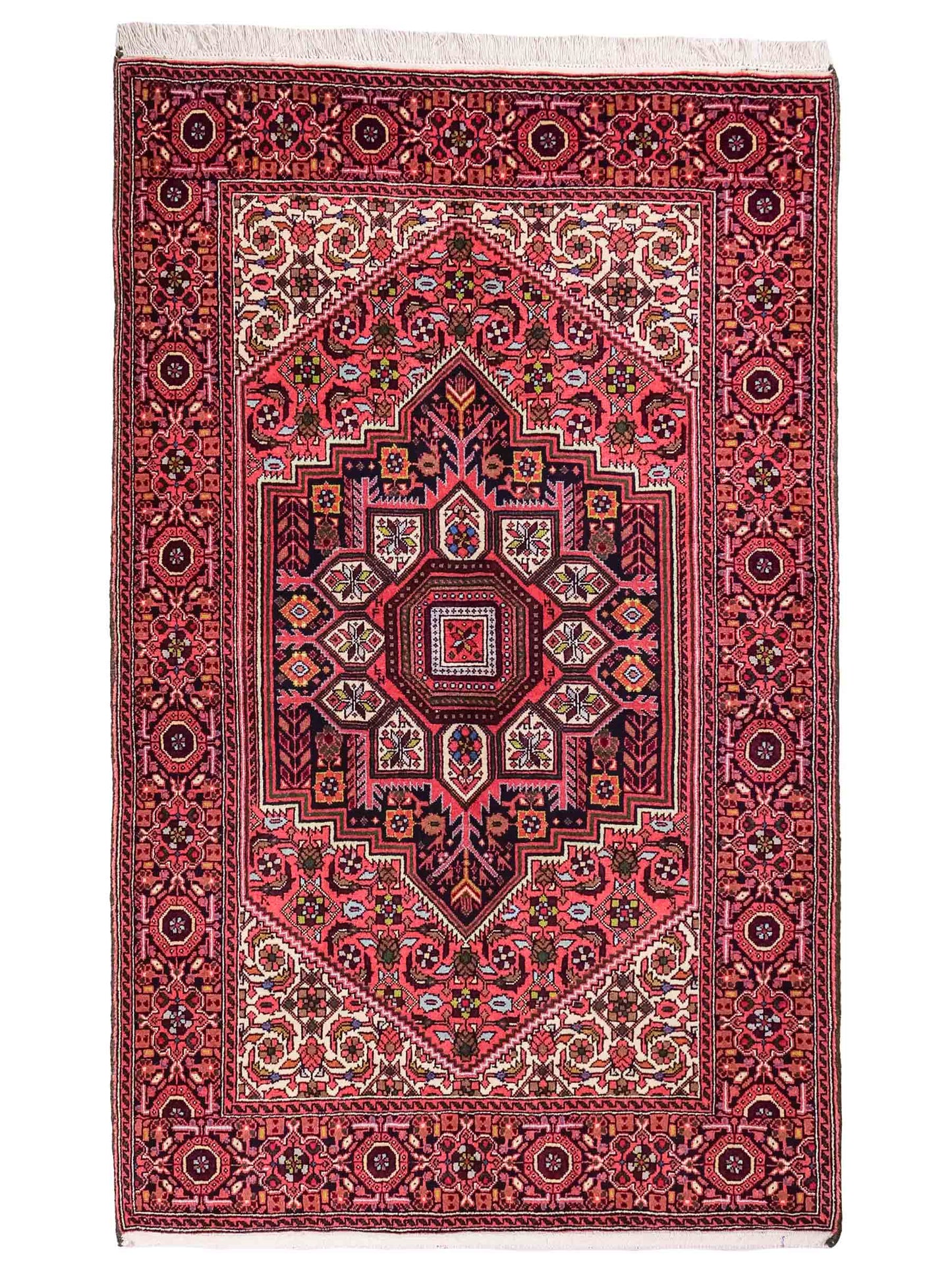 Handgeknüpfter Gholtogh Dorfteppich von Khademi aus Wolle, rot. Feiner, kurdischer Nomadenteppich mit geometrischem Medaillon. Orientteppich, von Hand geknüpft in Iran. Größe: 165 cm x 104 cm. Teppichnummer: SB3-1154 | Jupiter Intl.