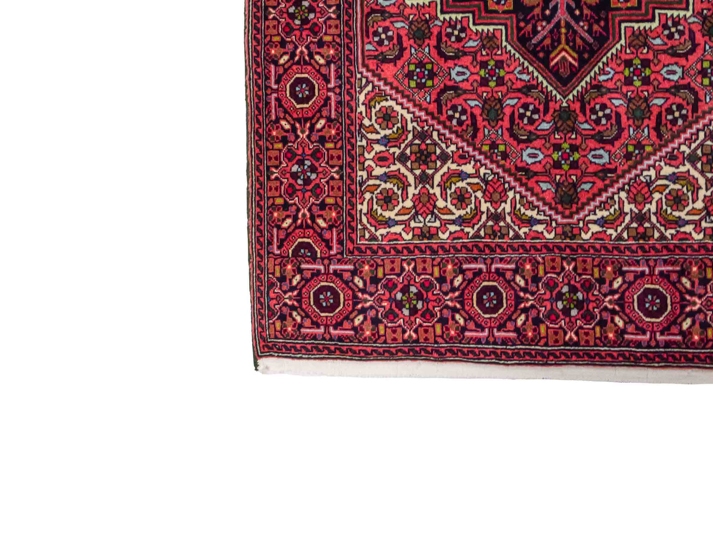 Handgeknüpfter Gholtogh Dorfteppich von Khademi aus Wolle, rot. Feiner, kurdischer Nomadenteppich mit geometrischem Medaillon. Orientteppich, von Hand geknüpft in Iran. Größe: 165 cm x 104 cm. Teppichnummer: SB3-1154 | Jupiter Intl.