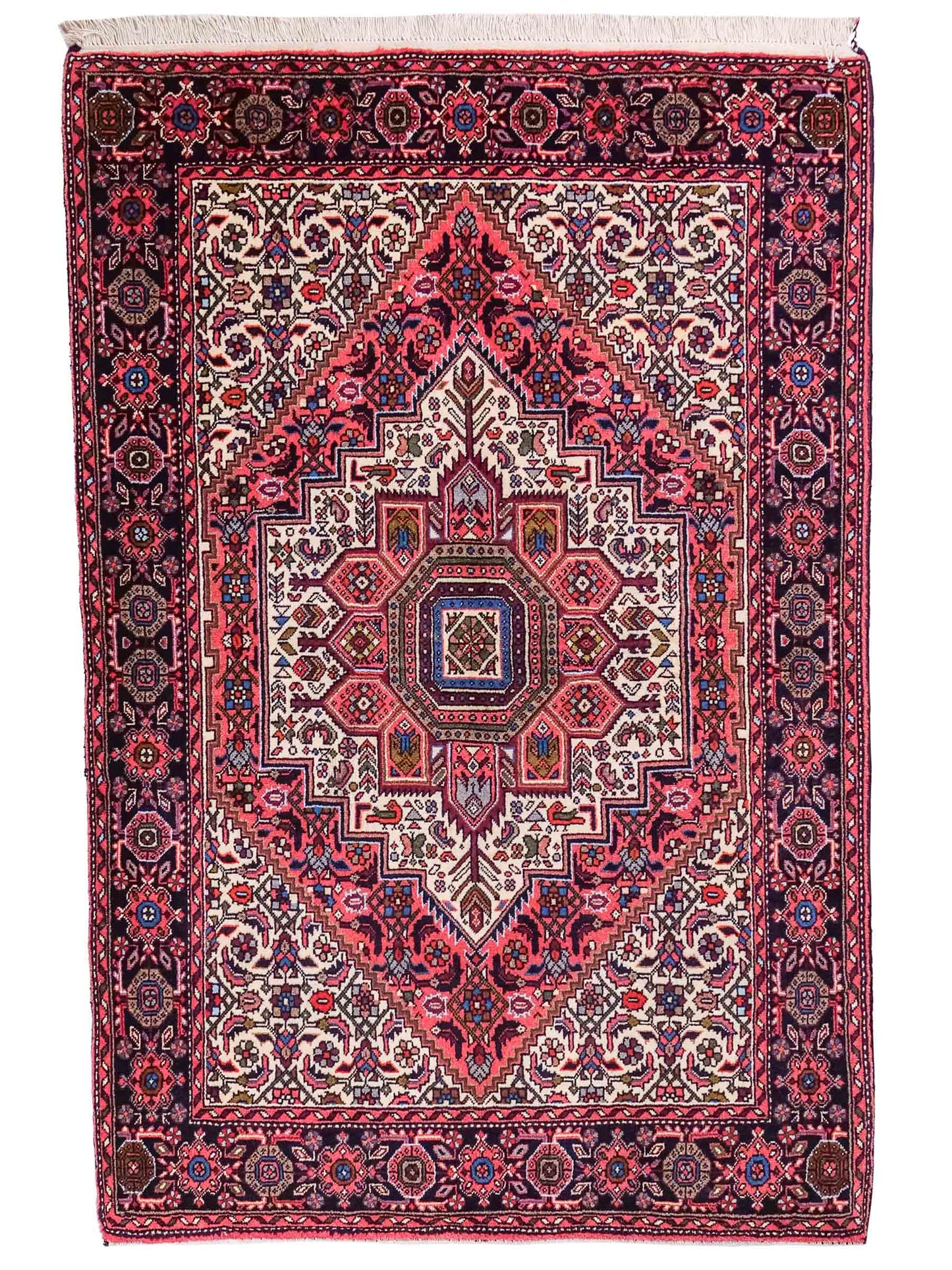 Handgeknüpfter Gholtogh Dorfteppich von Khademi aus Wolle, rot, creme. Feiner, kurdischer Nomadenteppich mit geometrischem Medaillon. Orientteppich, von Hand geknüpft in Iran. Größe: 170 cm x 109 cm. Teppichnummer: SB3-1155 | Jupiter Intl.