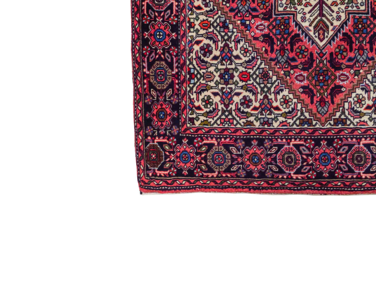 Handgeknüpfter Gholtogh Dorfteppich von Khademi aus Wolle, rot, creme. Feiner, kurdischer Nomadenteppich mit geometrischem Medaillon. Orientteppich, von Hand geknüpft in Iran. Größe: 170 cm x 109 cm. Teppichnummer: SB3-1155 | Jupiter Intl.