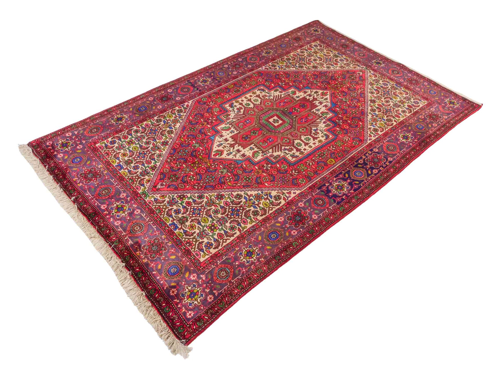Handgeknüpfter Gholtogh Dorfteppich von Khademi aus Wolle, rot. Feiner, kurdischer Nomadenteppich mit geometrischem Medaillon. Orientteppich, von Hand geknüpft in Iran. Größe: 201 cm x 127 cm. Teppichnummer: SB3-1132 | Jupiter Intl.
