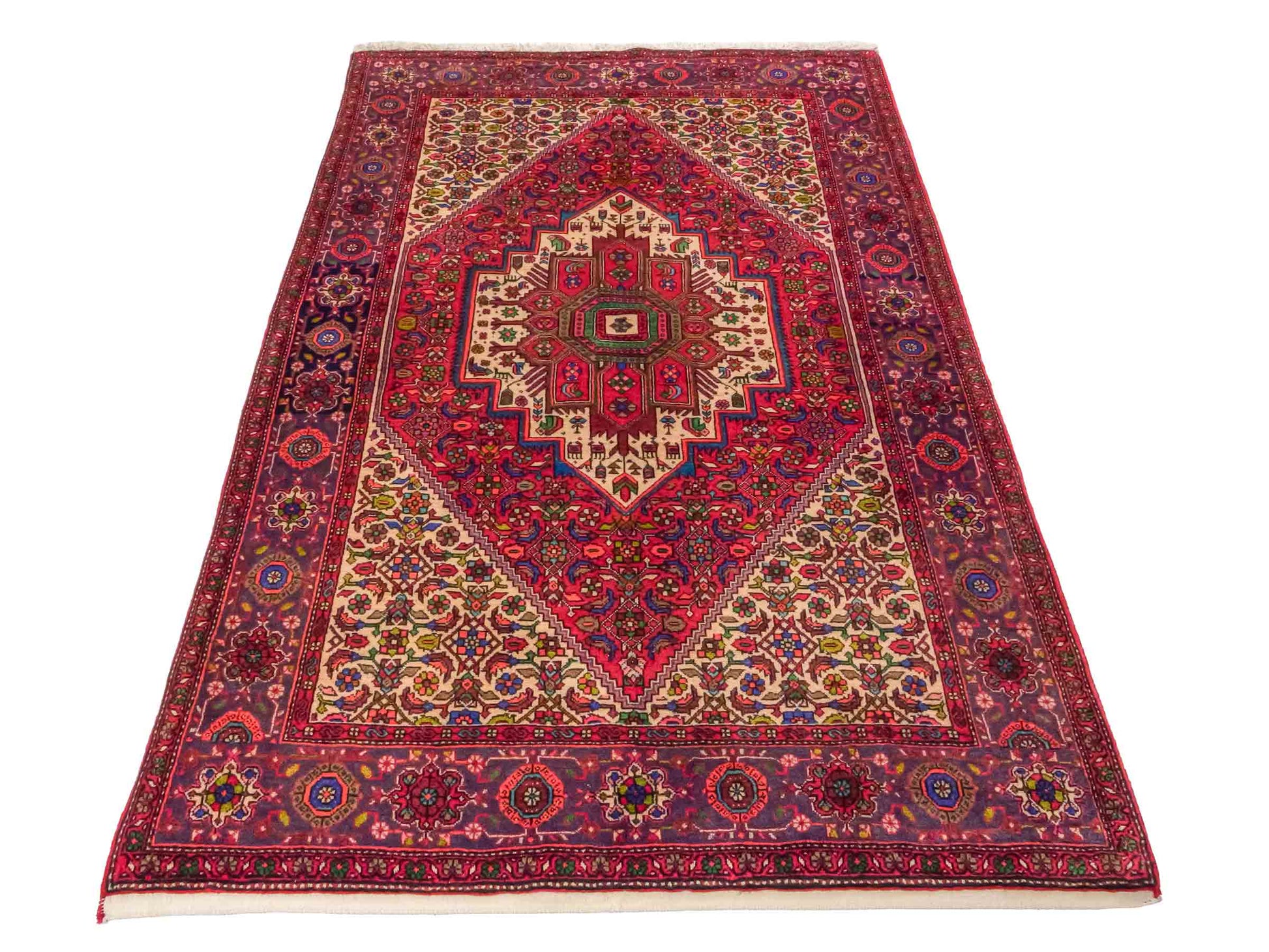 Handgeknüpfter Gholtogh Dorfteppich von Khademi aus Wolle, rot. Feiner, kurdischer Nomadenteppich mit geometrischem Medaillon. Orientteppich, von Hand geknüpft in Iran. Größe: 201 cm x 127 cm. Teppichnummer: SB3-1132 | Jupiter Intl.